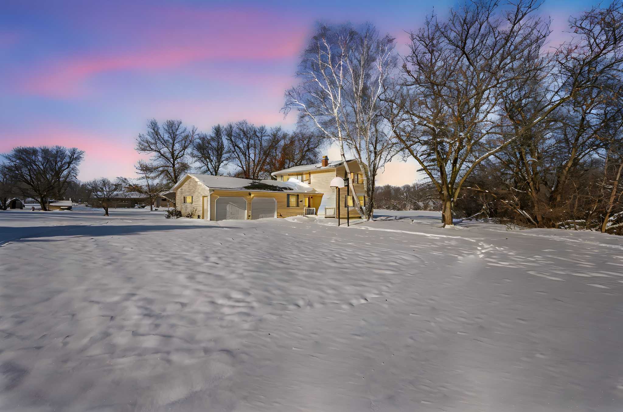 607 Sailor ST N, Blue Earth, MN 56013
