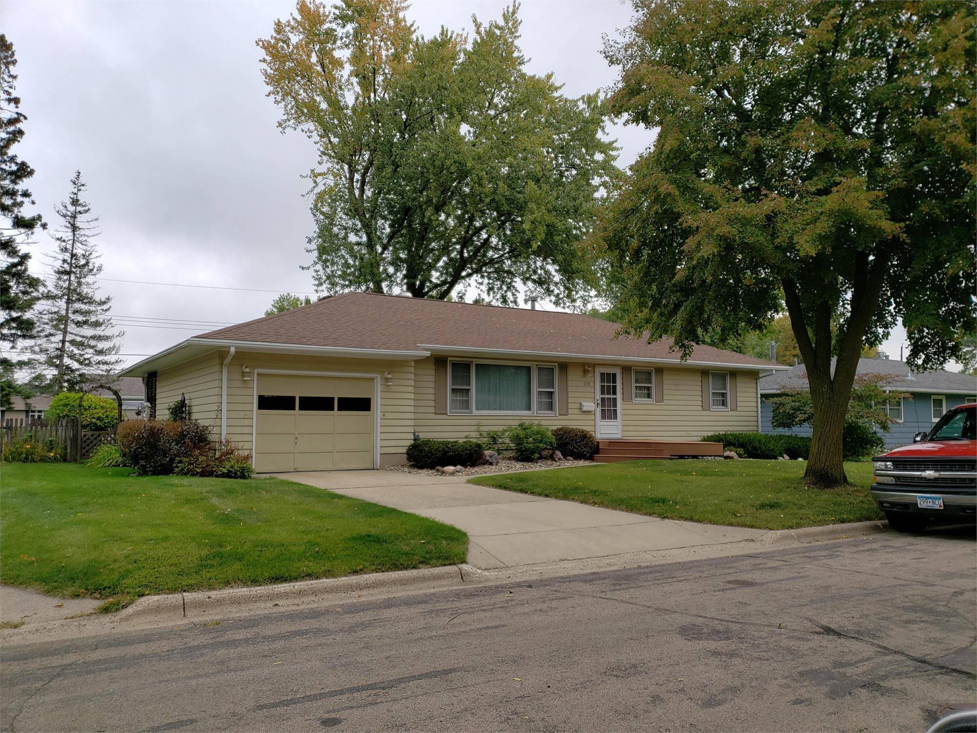 319 Glenn RD, Albert Lea, MN 56007