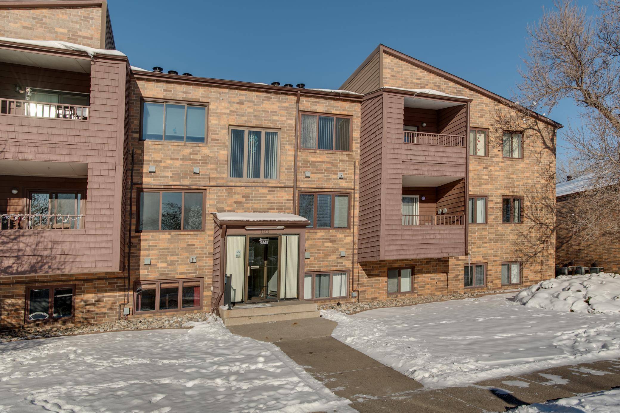 3253 17th AVE S #102, Fargo, ND 58103