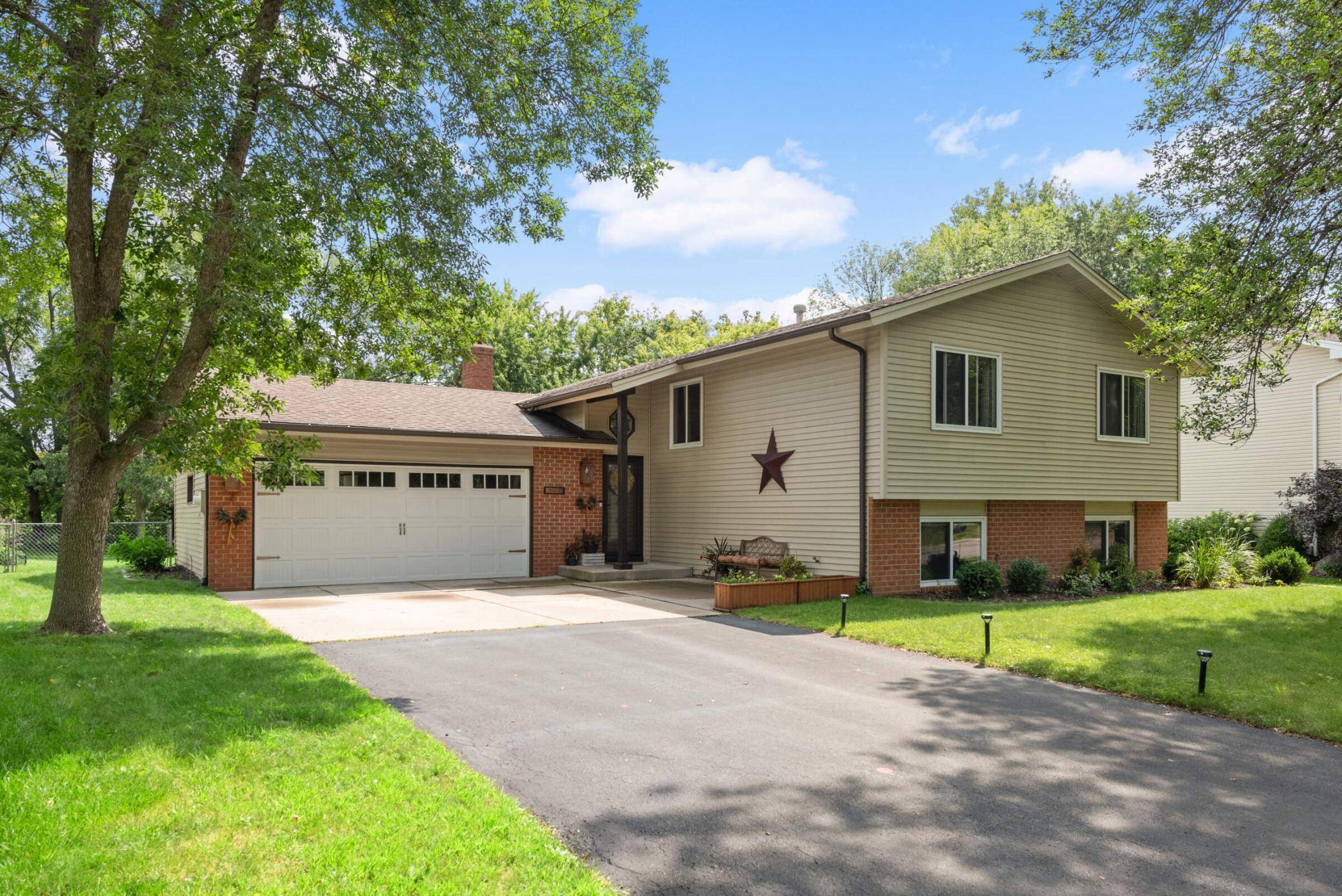 8920 Darnel RD, Eden Prairie, MN 55347