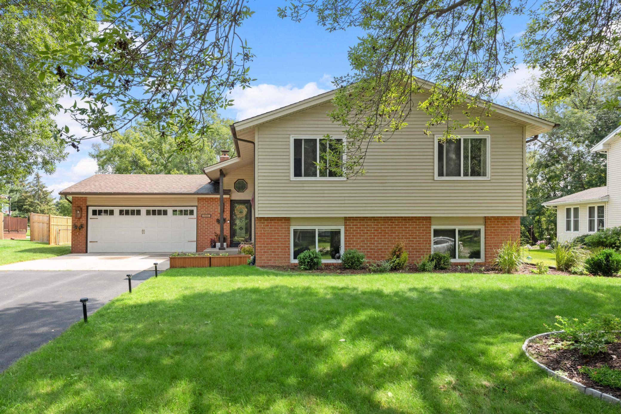 8920 Darnel RD, Eden Prairie, MN 55347