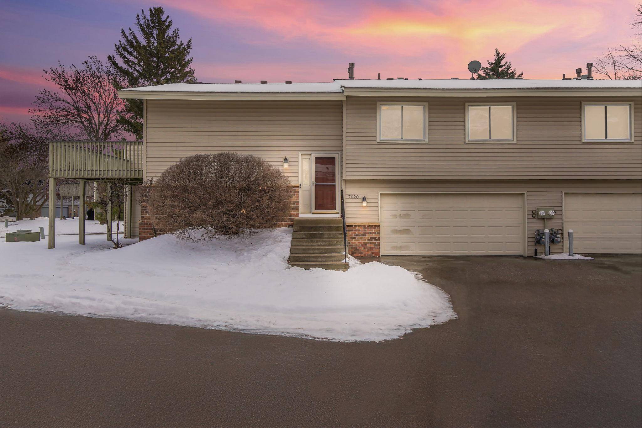 7020 Pima LN, Chanhassen, MN 55317