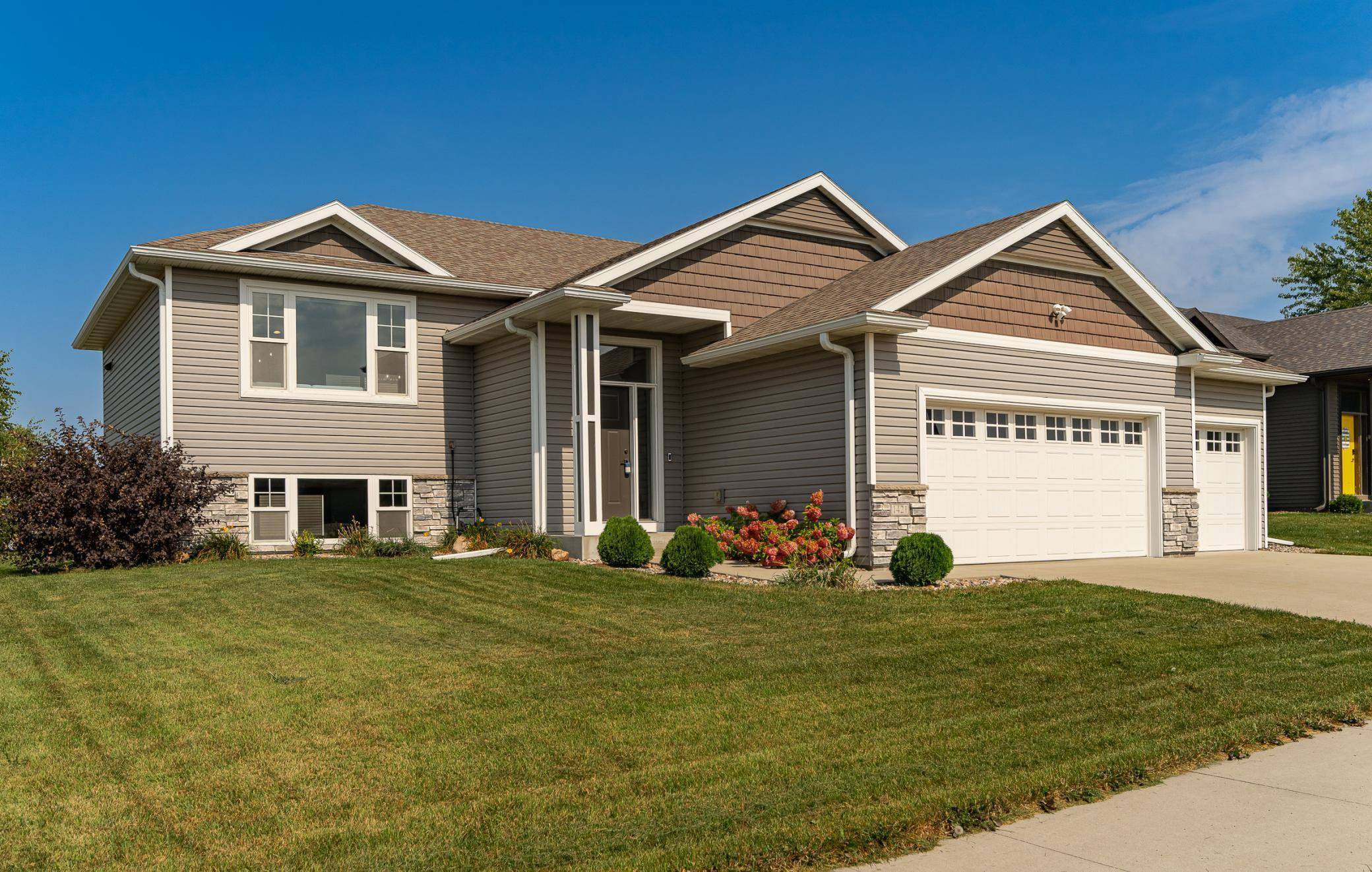 1421 Tunbridge PL NE, Byron, MN 55920