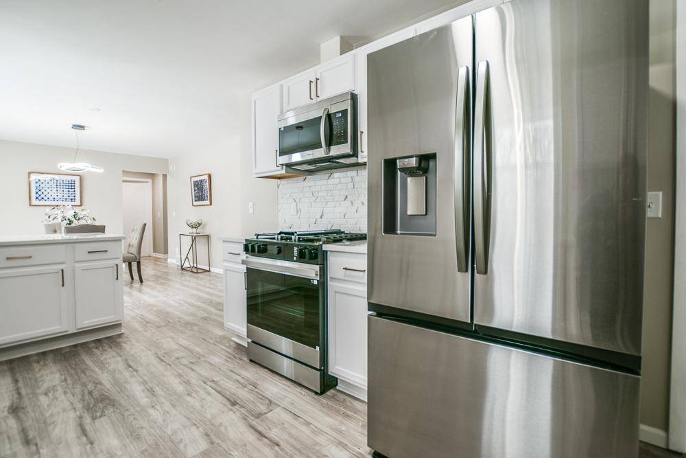 3709 W 102nd ST, Bloomington, MN 55431