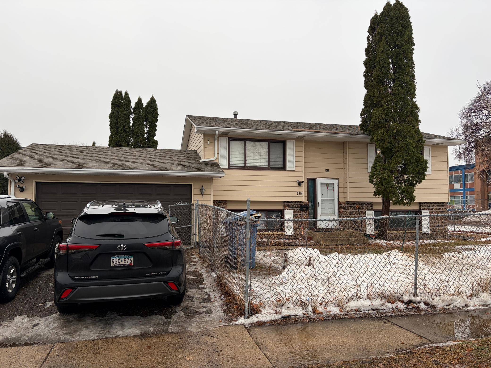 719 Givens LN, Minneapolis, MN 55411