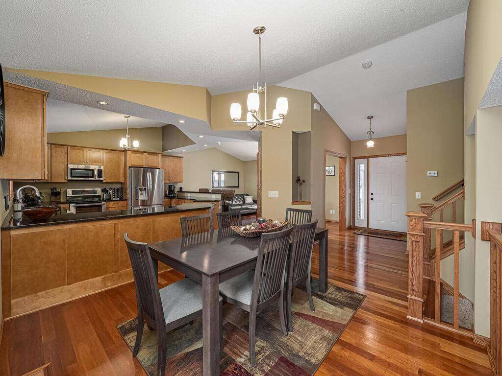 5400 Teakwood LN N, Plymouth, MN 55442