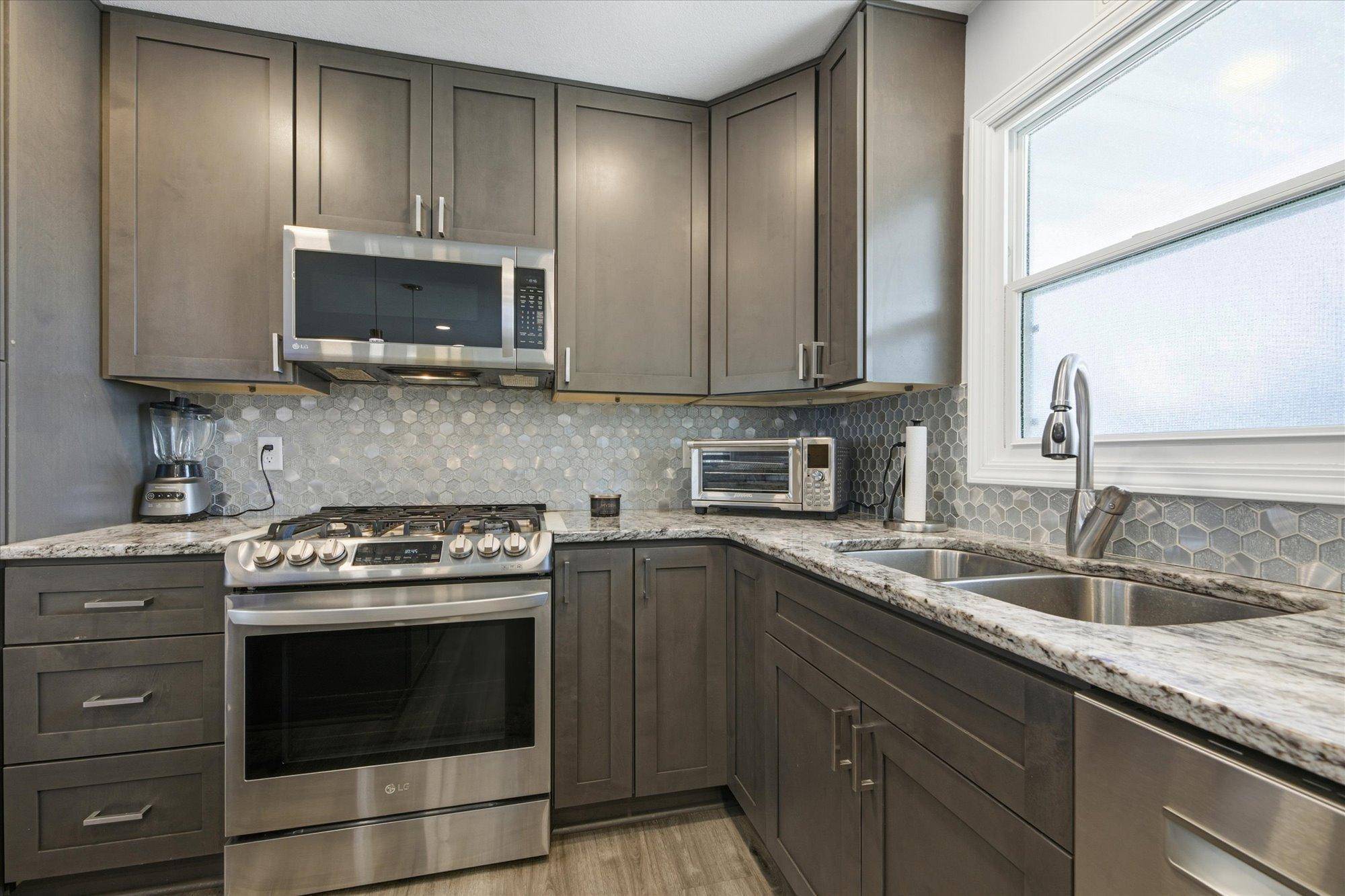 6424 Zealand AVE N, Brooklyn Park, MN 55428