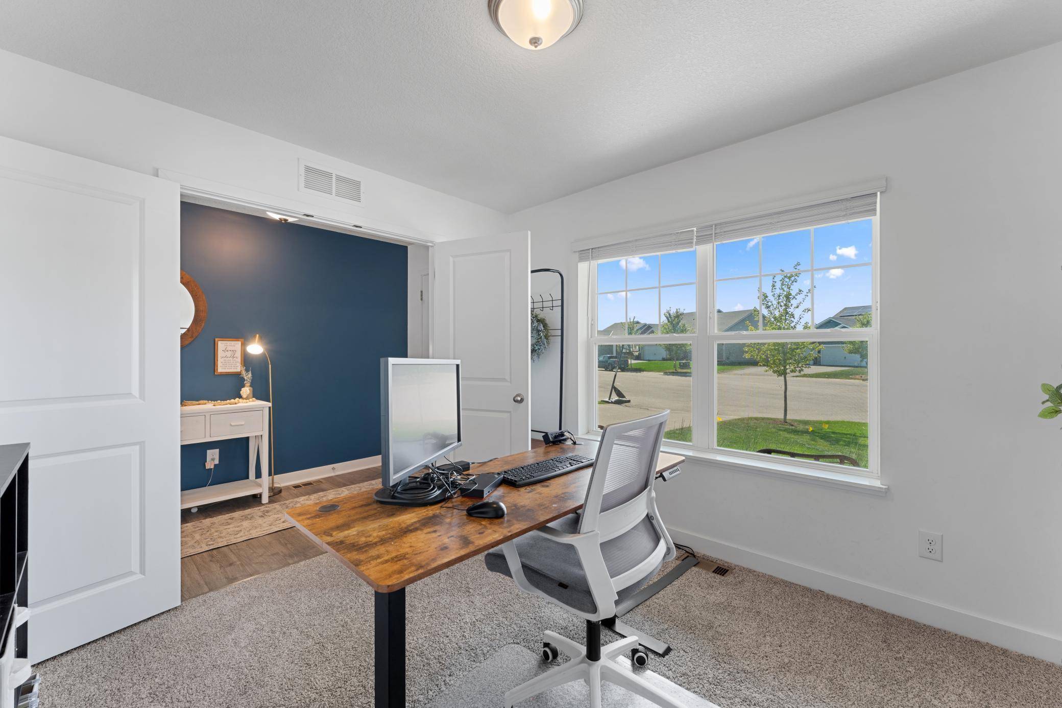 1821 Dauwalter CIR, Carver, MN 55315