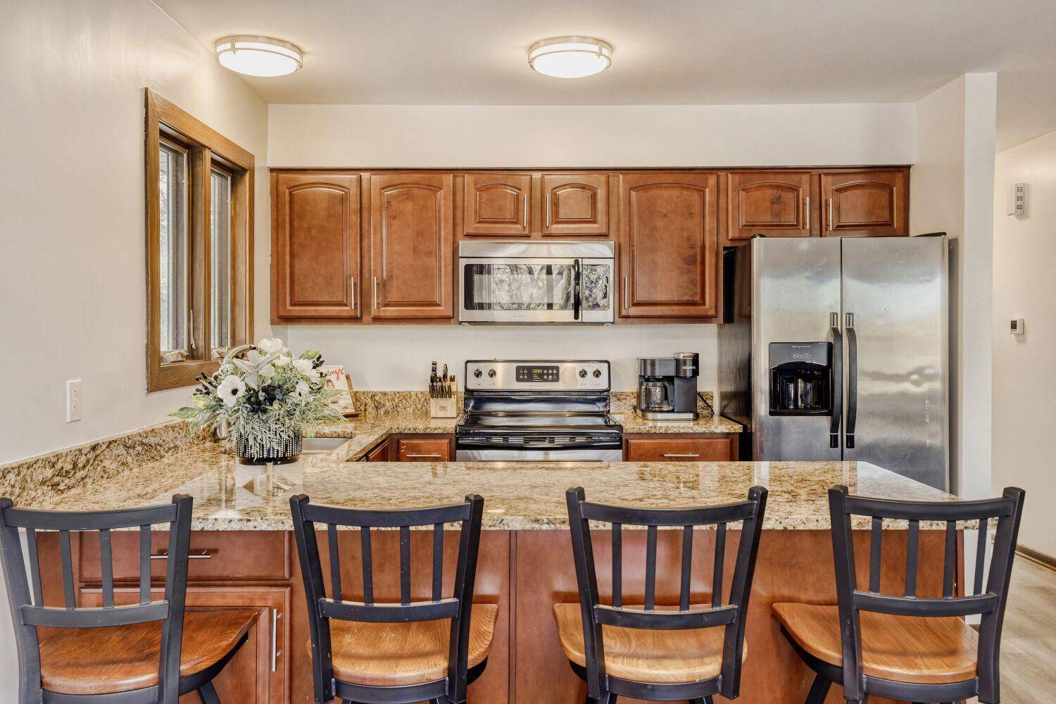 10391 Greyfield CT, Eden Prairie, MN 55347
