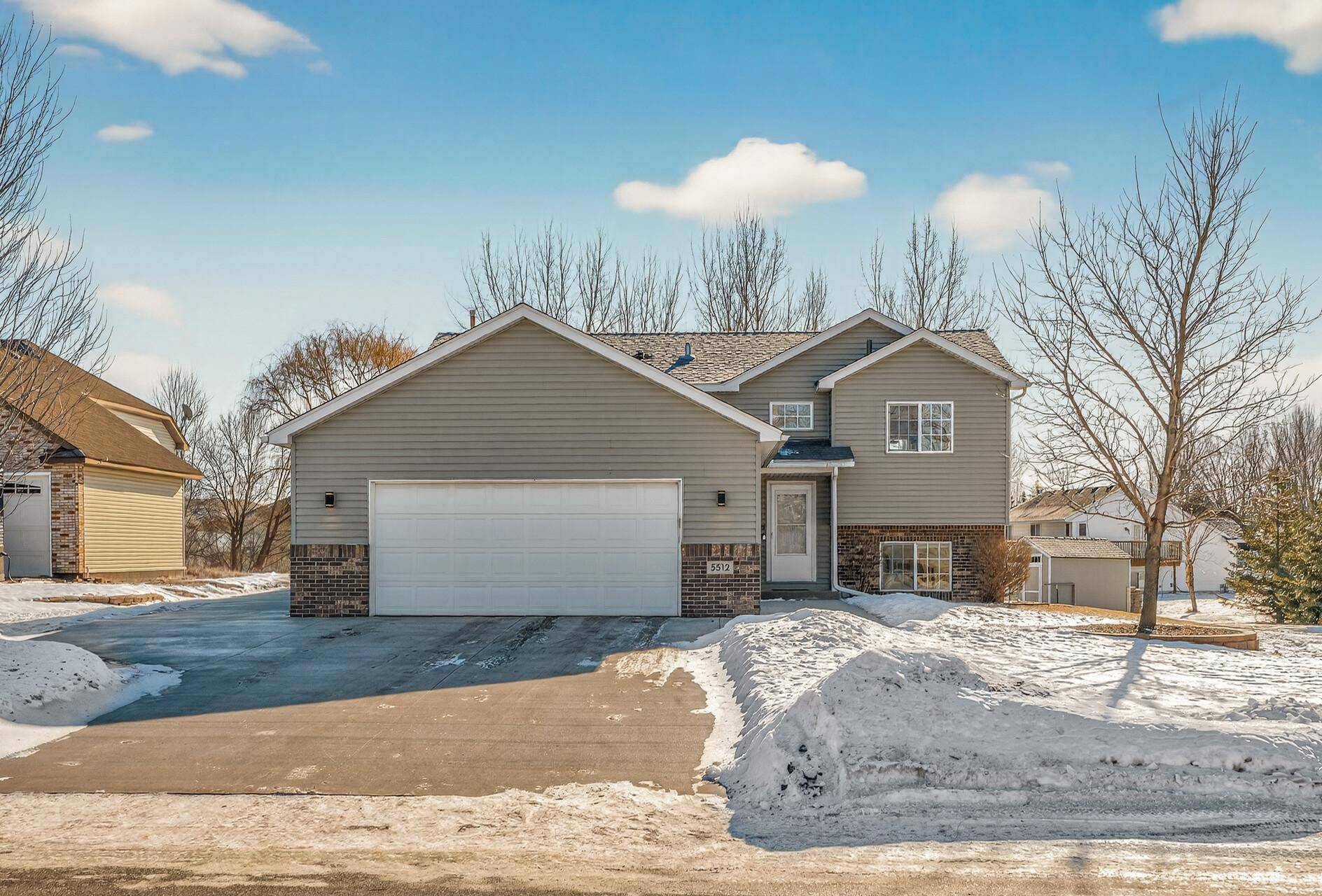 5512 Kalenda DR NE, Albertville, MN 55301