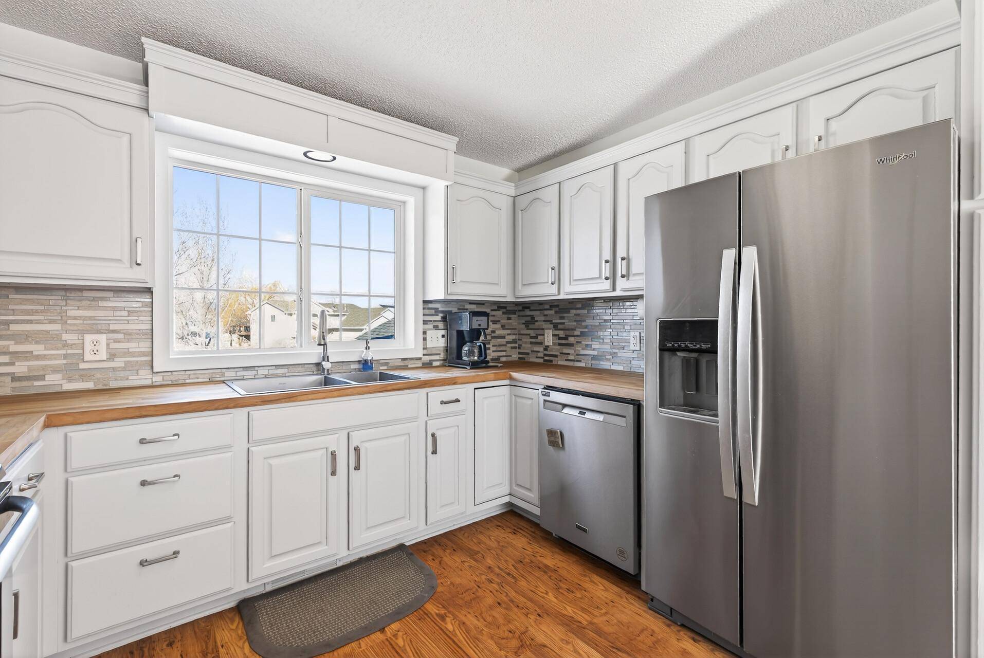 5512 Kalenda DR NE, Albertville, MN 55301