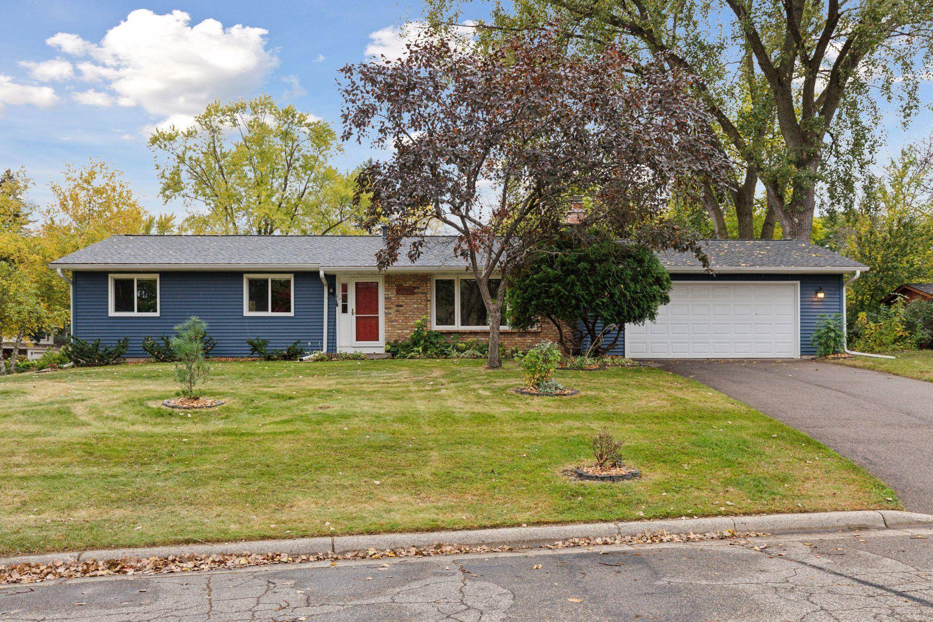 12824 Eagle Ridge DR, Burnsville, MN 55337