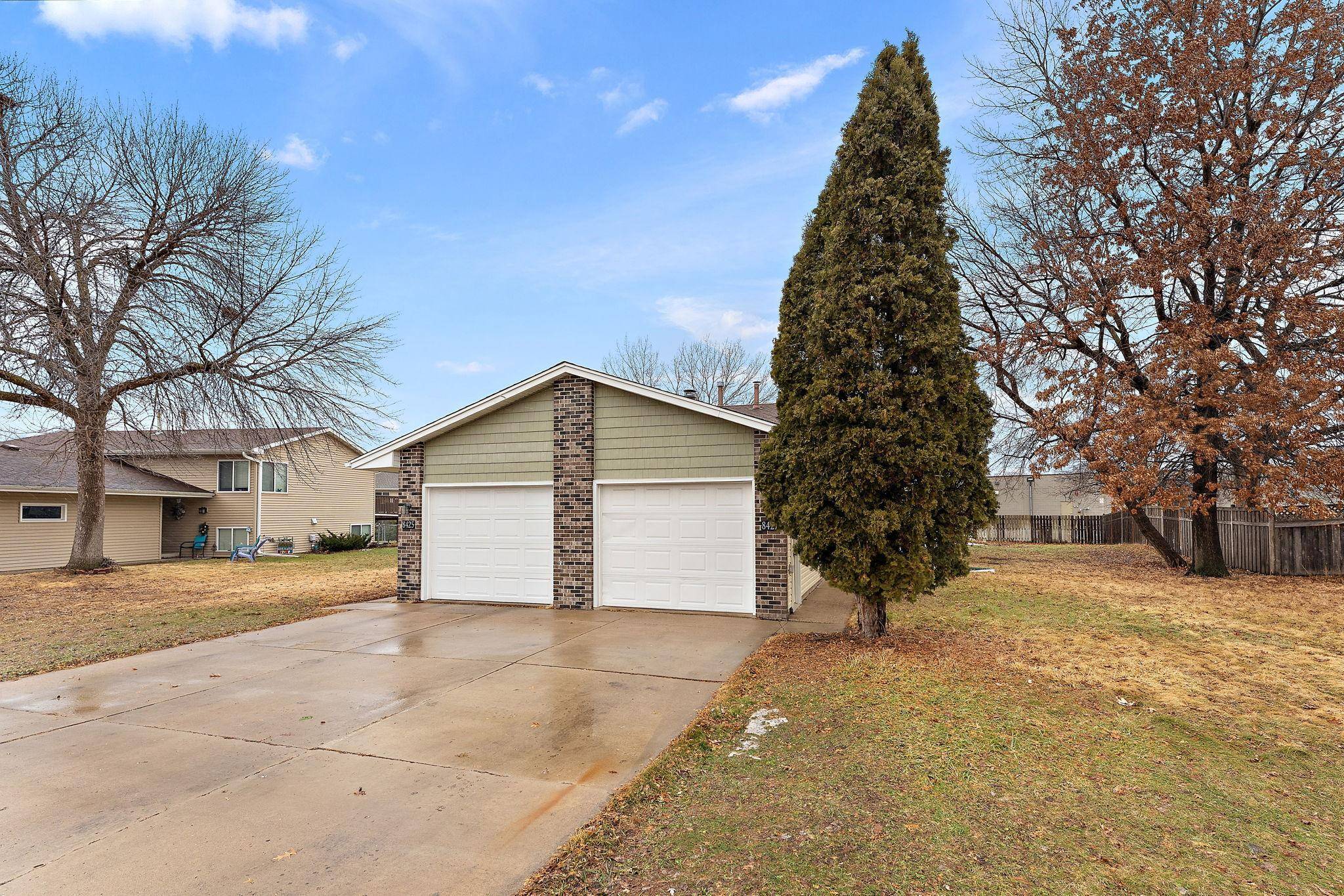 8425-8427 Rhode Island DR N, Brooklyn Park, MN 55445