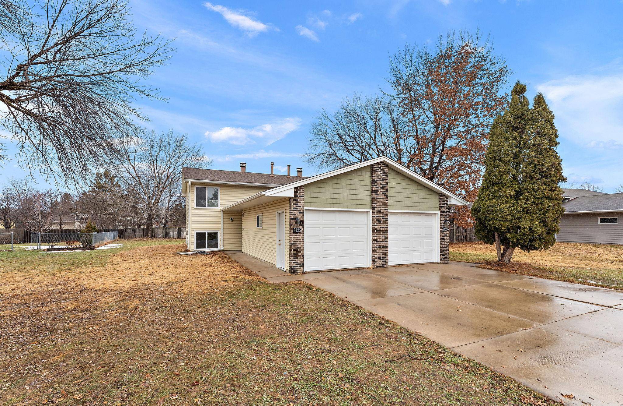 8425-8427 Rhode Island DR N, Brooklyn Park, MN 55445