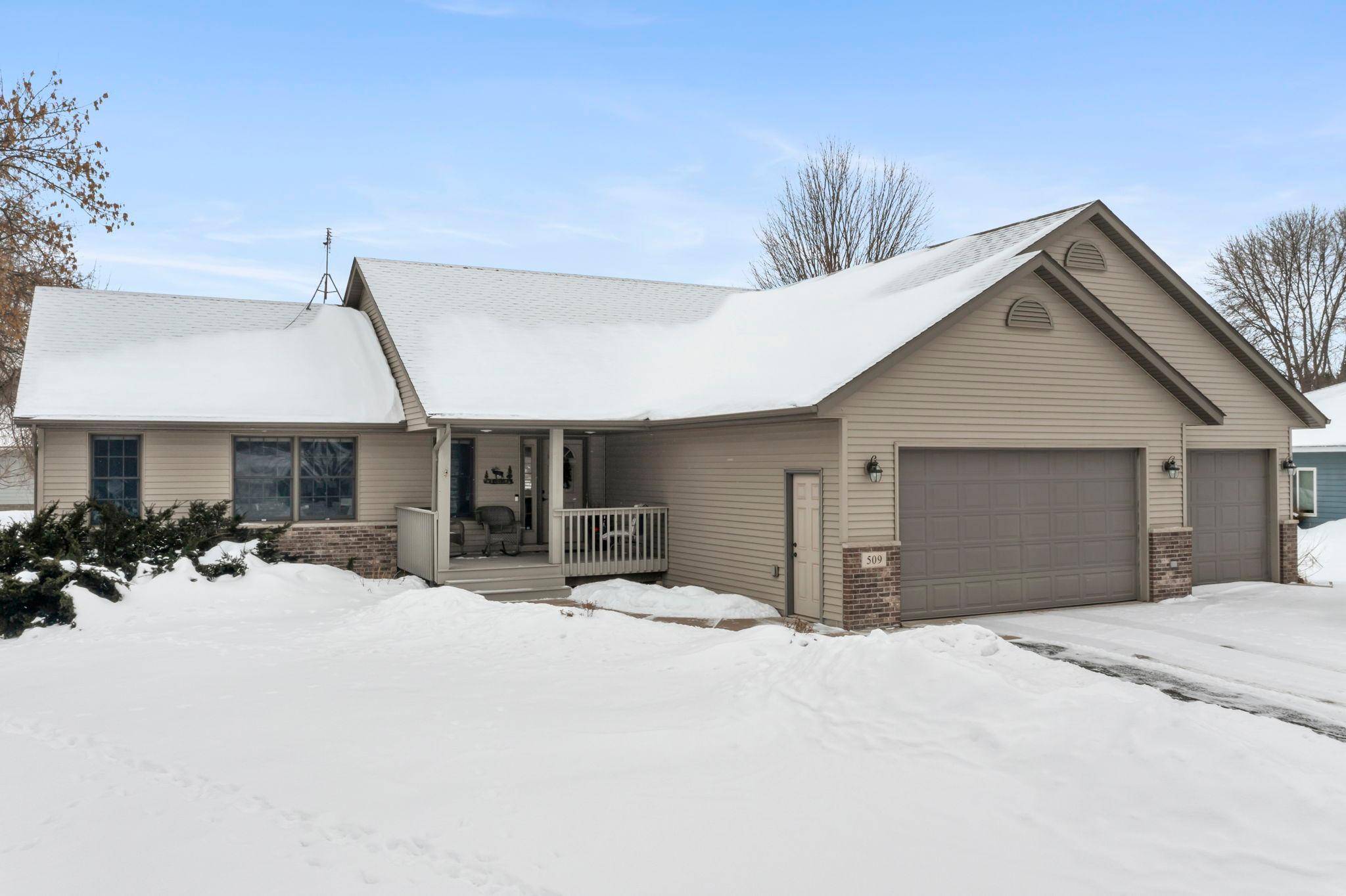 509 9th ST SW, Braham, MN 55006