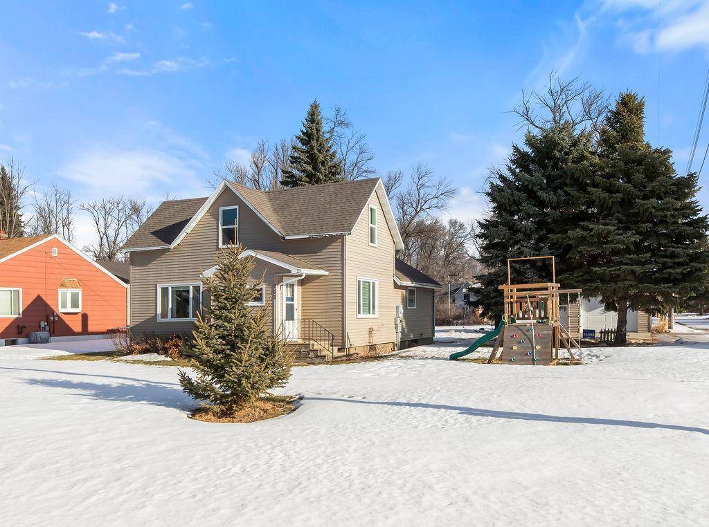 203 Strand AVE N, Buffalo, ND 58011