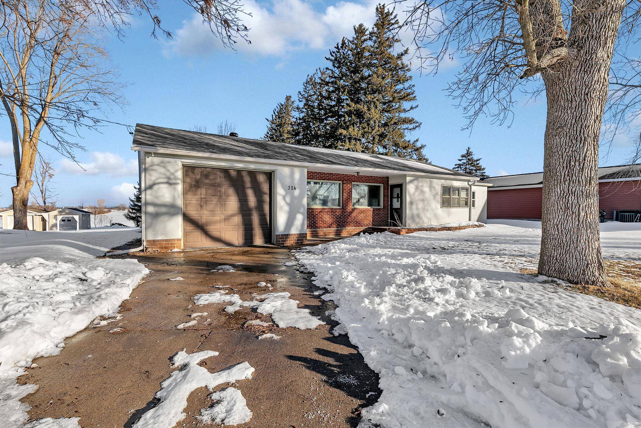 324 2nd ST NW, Freeport, MN 56331