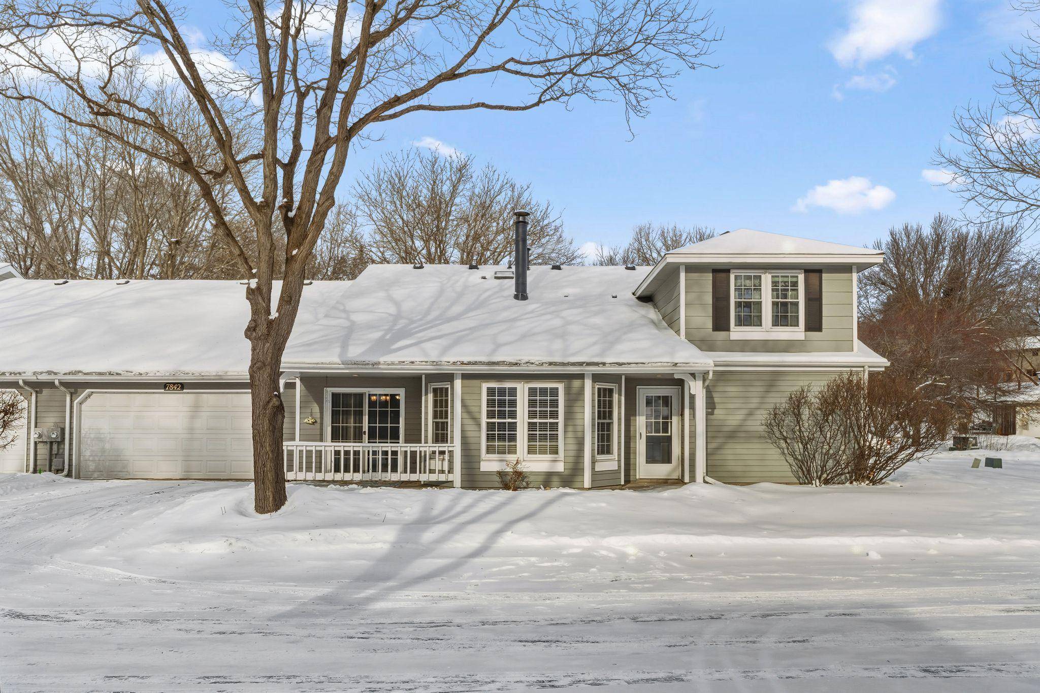 7842 Glenda CT, Apple Valley, MN 55124