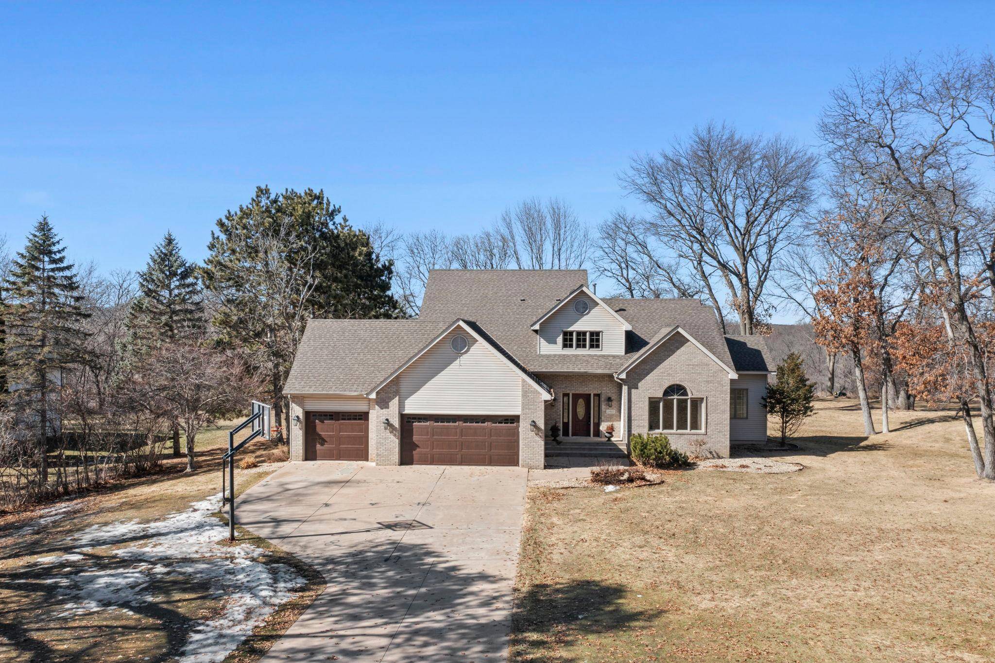 2465 E Rum River DR S, Cambridge, MN 55008