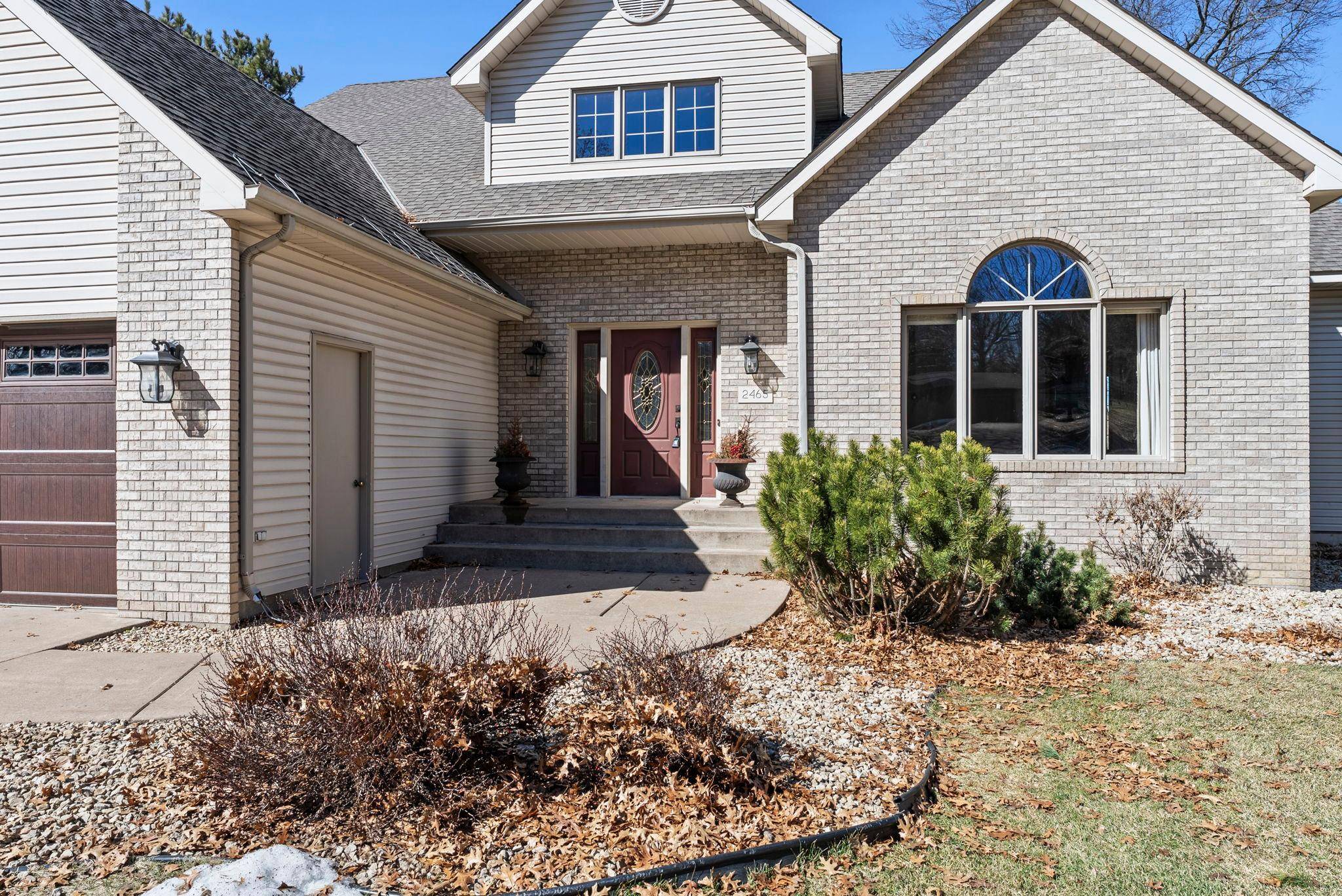 2465 E Rum River DR S, Cambridge, MN 55008