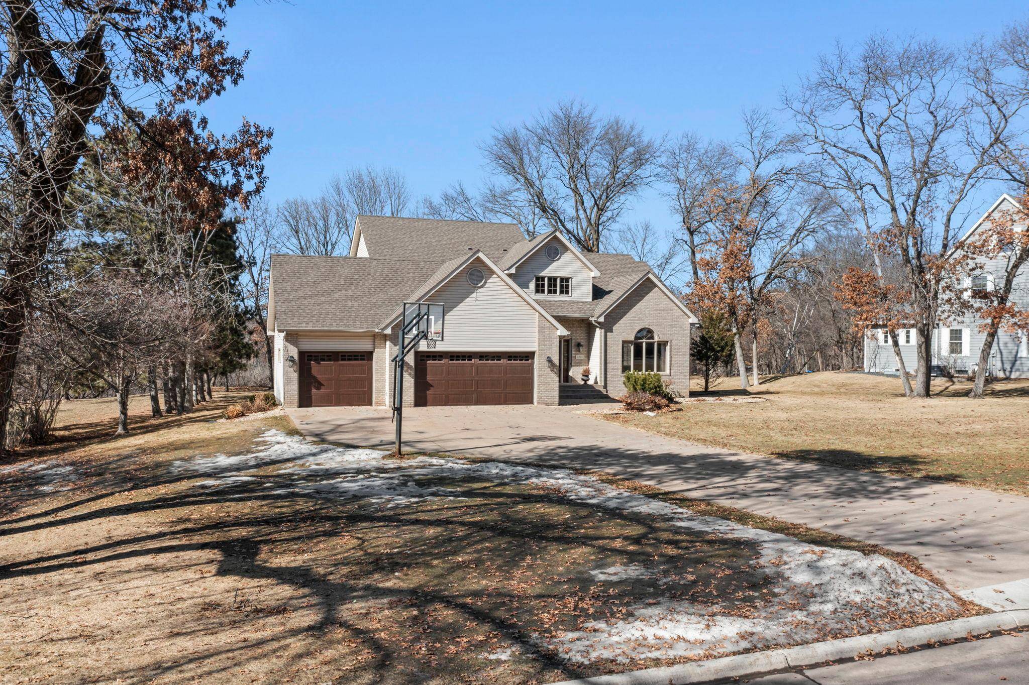 2465 E Rum River DR S, Cambridge, MN 55008