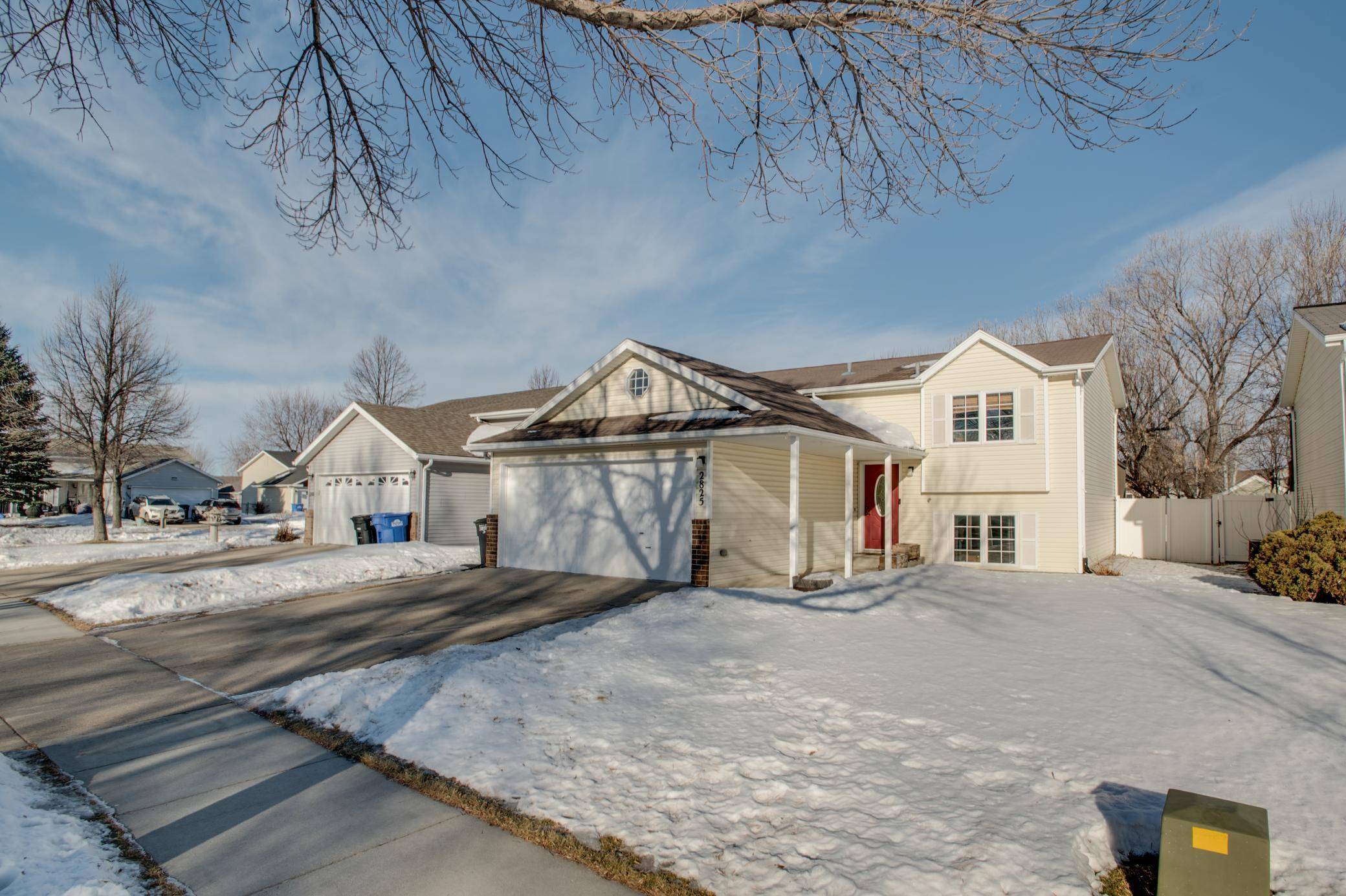 2825 35 1/2 AVE S, Fargo, ND 58104