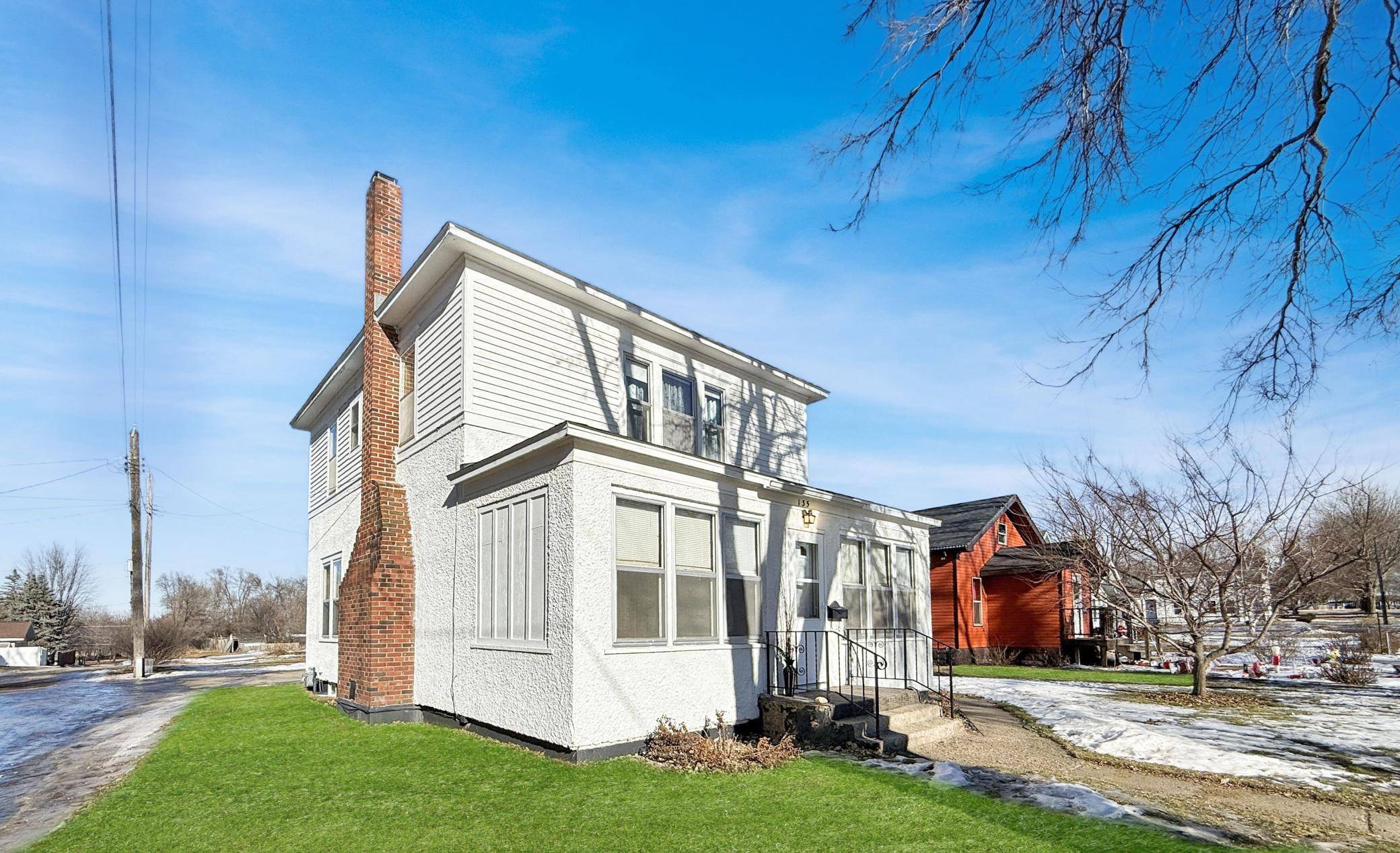 135 E Snelling AVE, Appleton, MN 56208