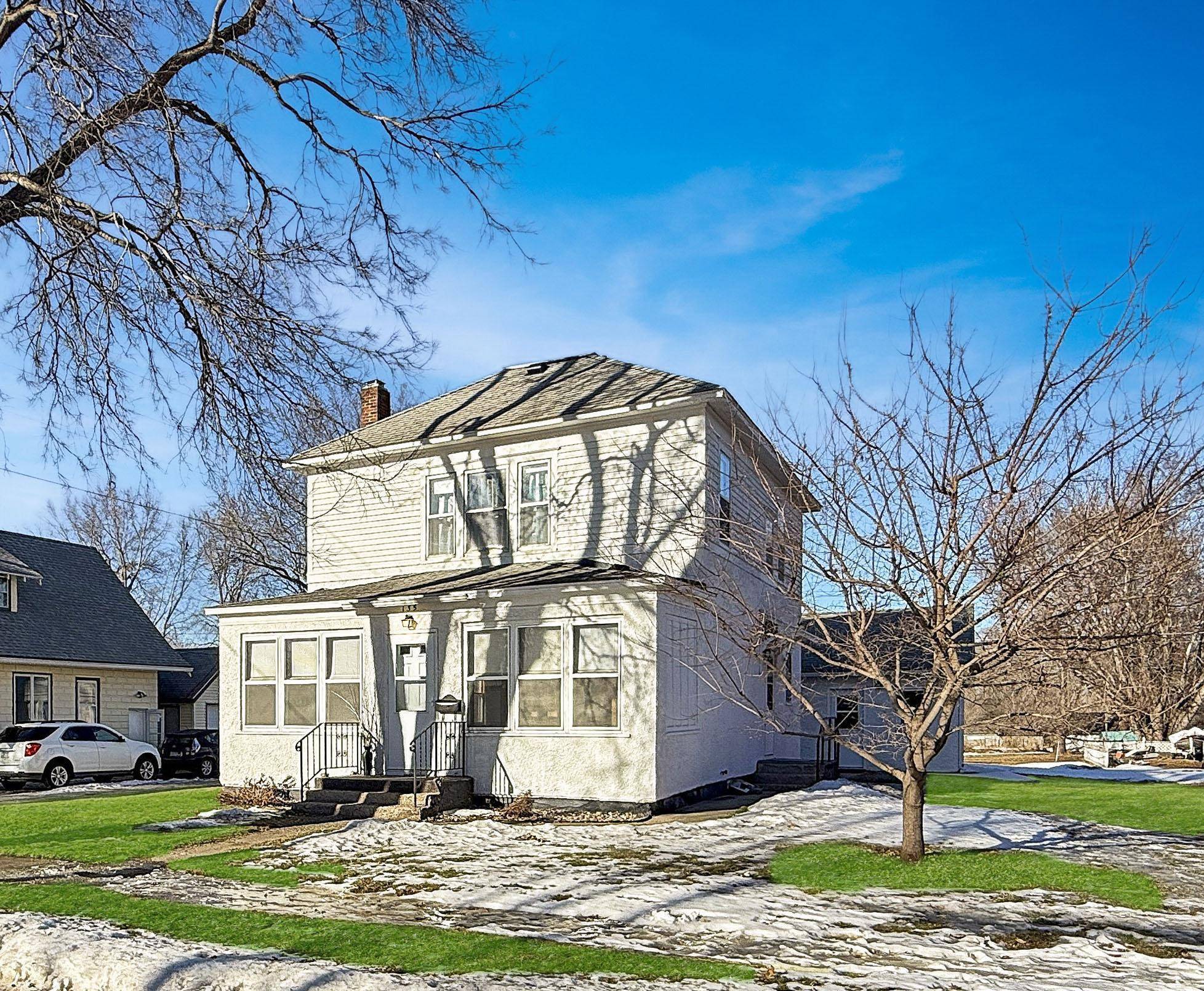 135 E Snelling AVE, Appleton, MN 56208