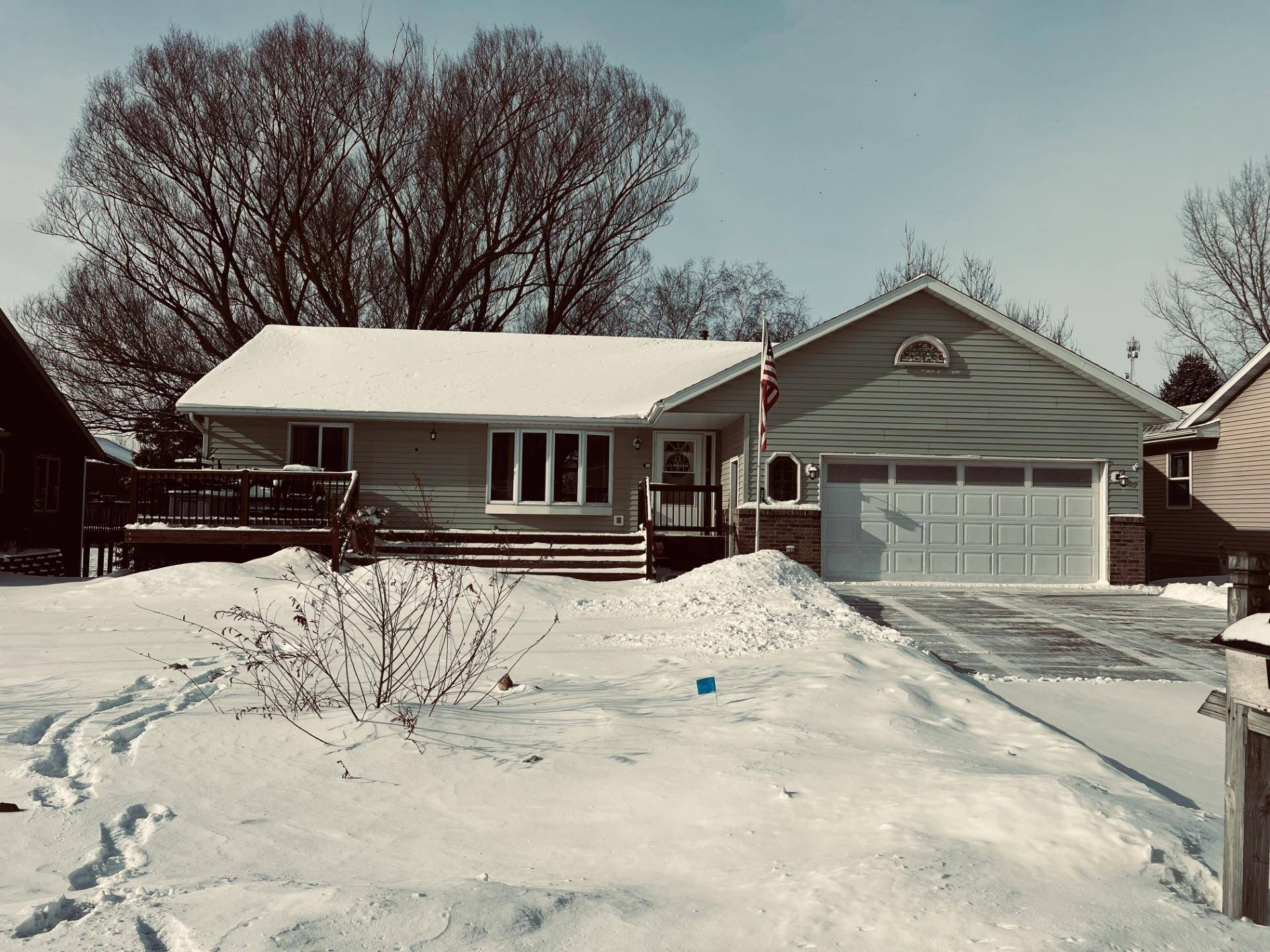 370 7th ST SW, Plainview, MN 55964