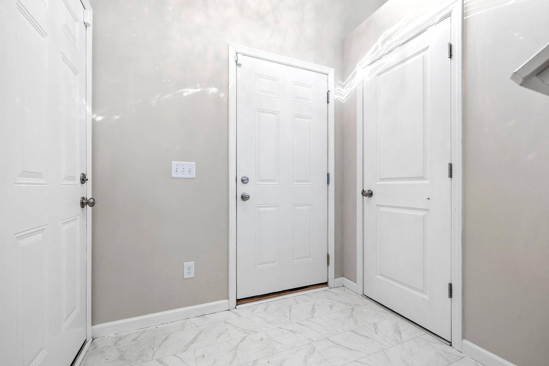 933 Cobblestone LN, Belle Plaine, MN 56011