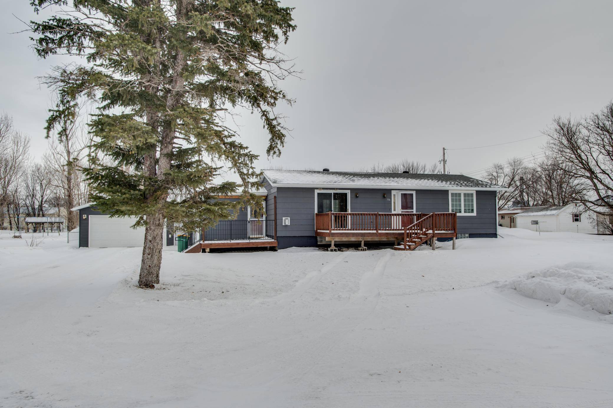 306 1st AVE W, Abercrombie, ND 58001