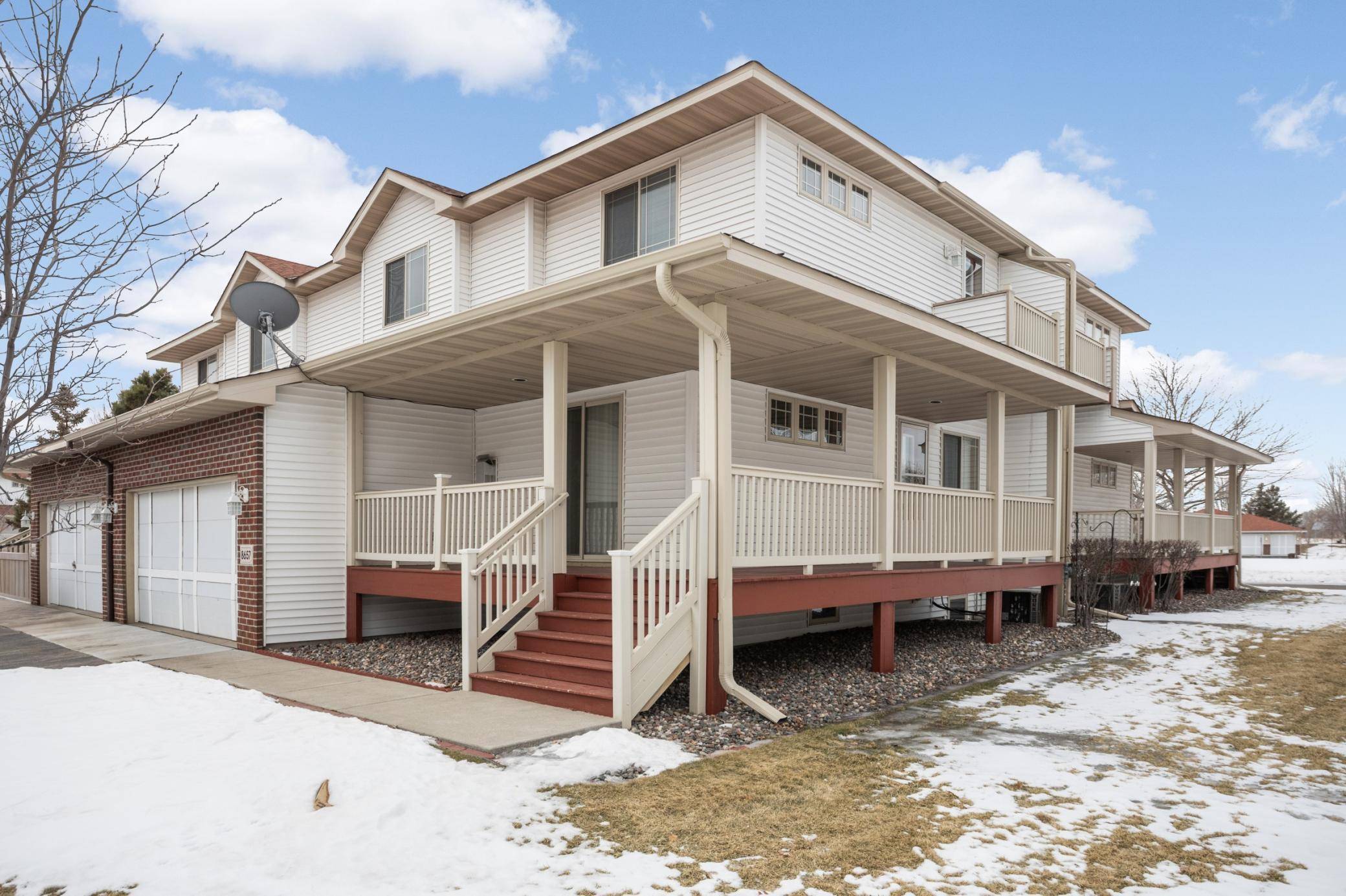 8657 Tessman CIR N, Brooklyn Park, MN 55445