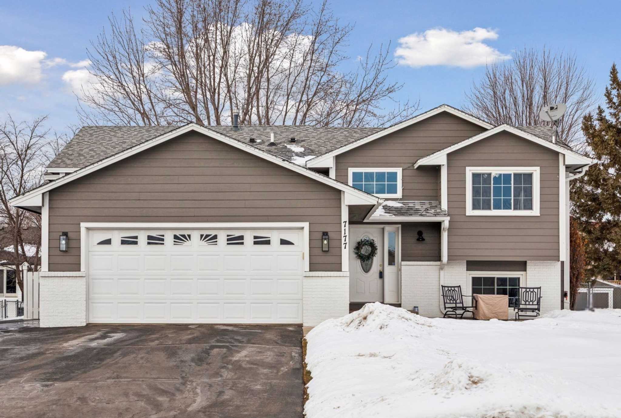 7177 158th ST W, Apple Valley, MN 55124