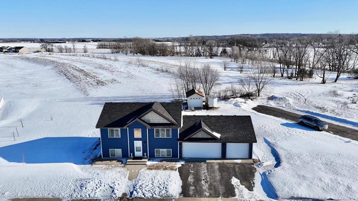 1011 Waters Edge CIR, Avon, MN 56310