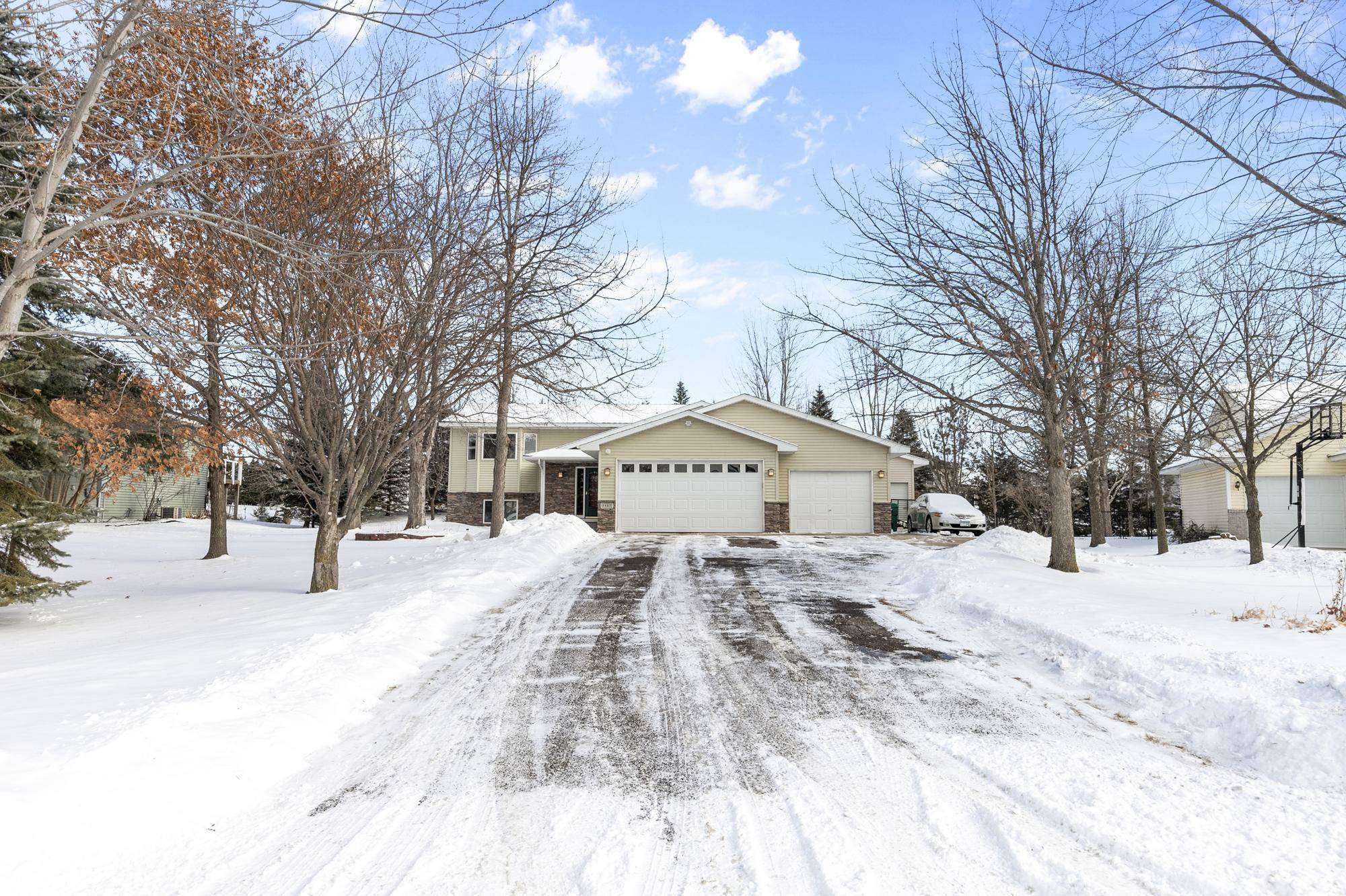 5462 Kalenda DR NE, Albertville, MN 55301
