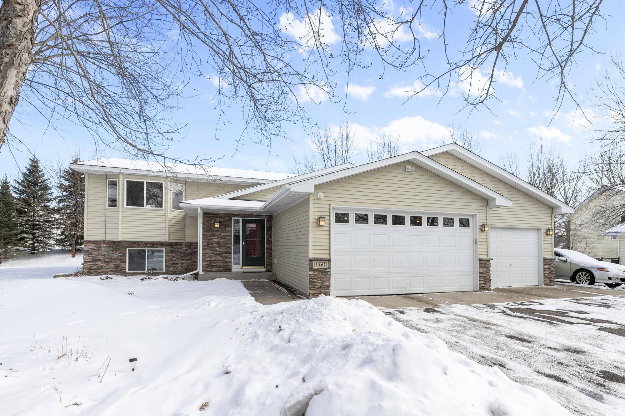 5462 Kalenda DR NE, Albertville, MN 55301