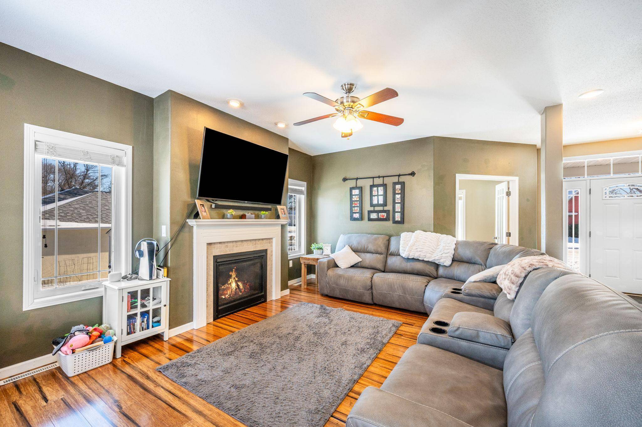 219 E 9th ST, Blue Earth, MN 56013