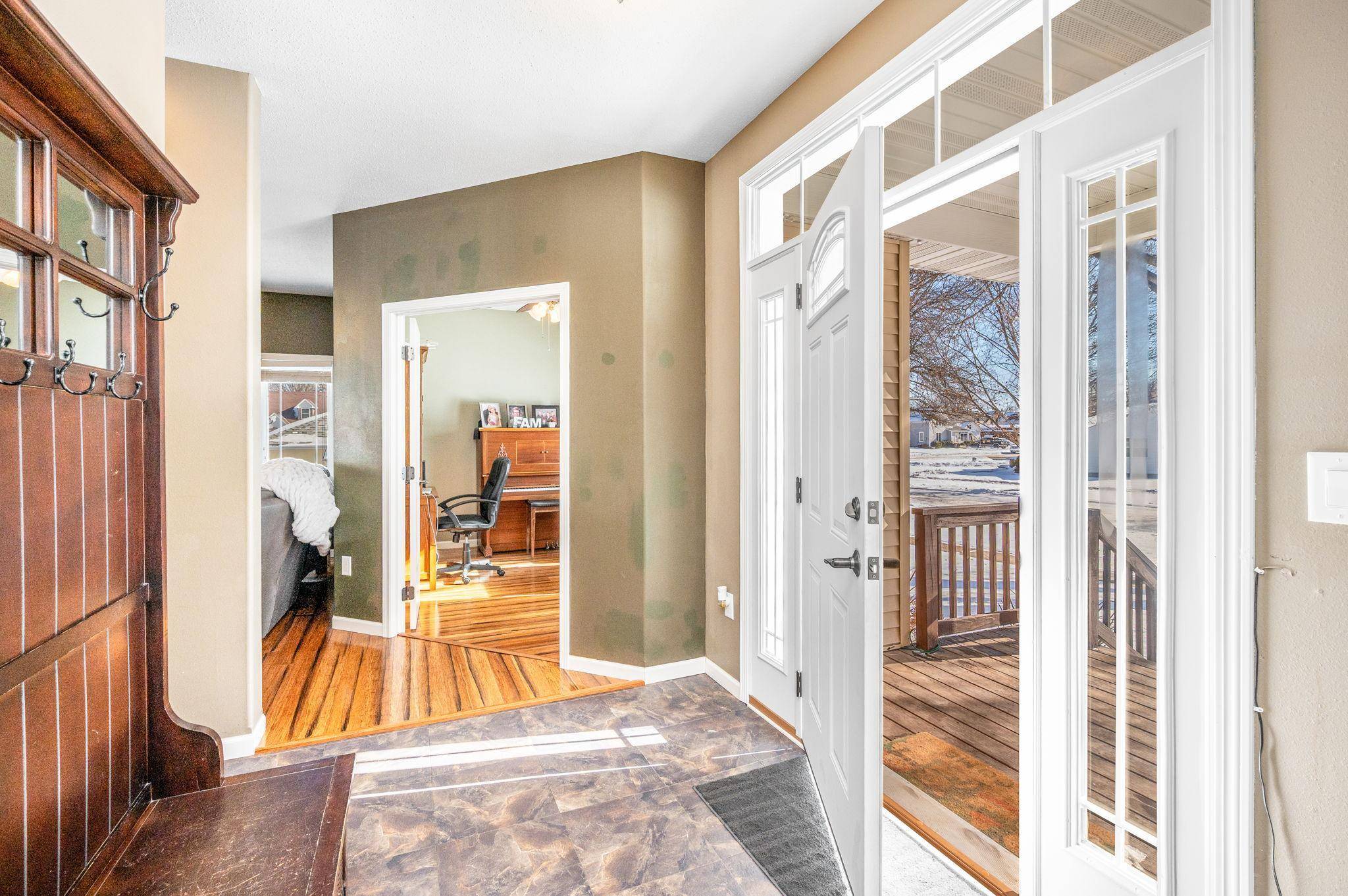 219 E 9th ST, Blue Earth, MN 56013