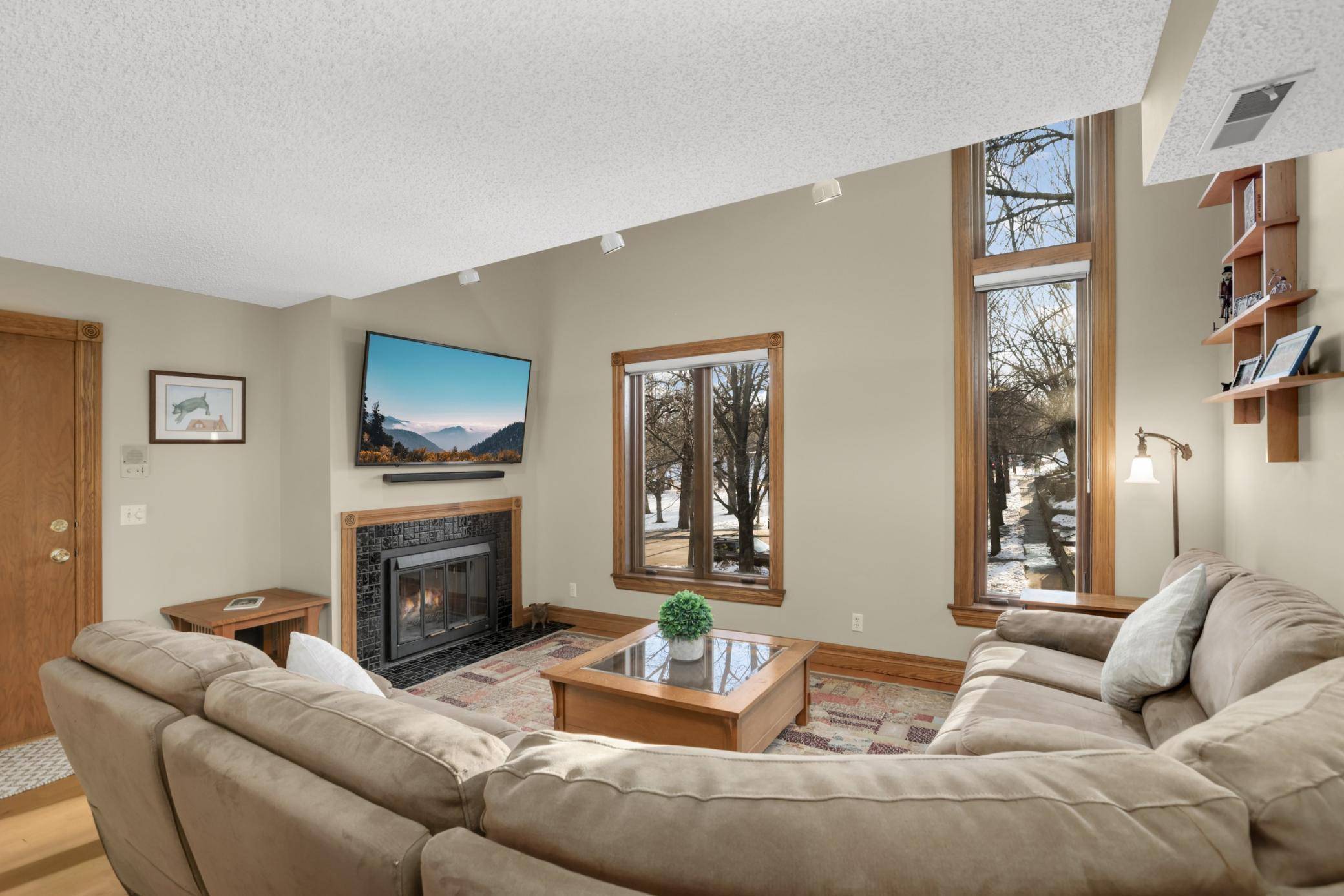 5 Irvine PARK #5B, Saint Paul, MN 55102