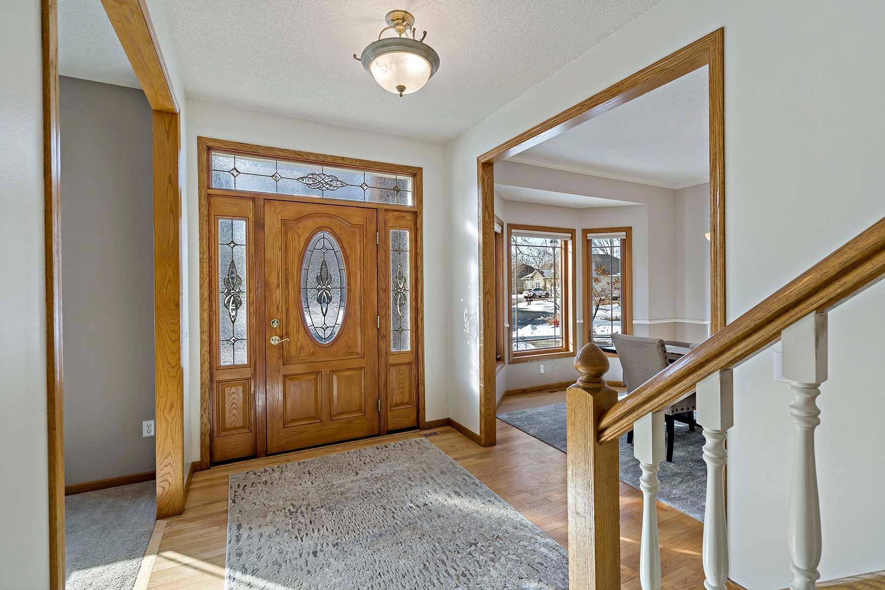 10725 Cambridge CT, Burnsville, MN 55337
