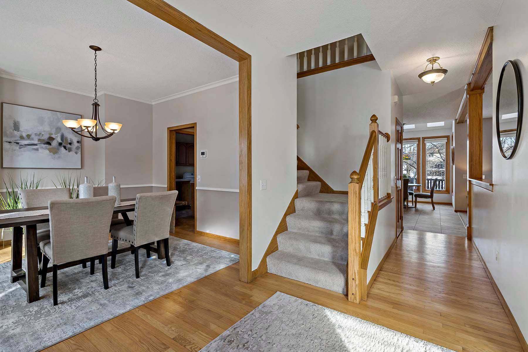 10725 Cambridge CT, Burnsville, MN 55337