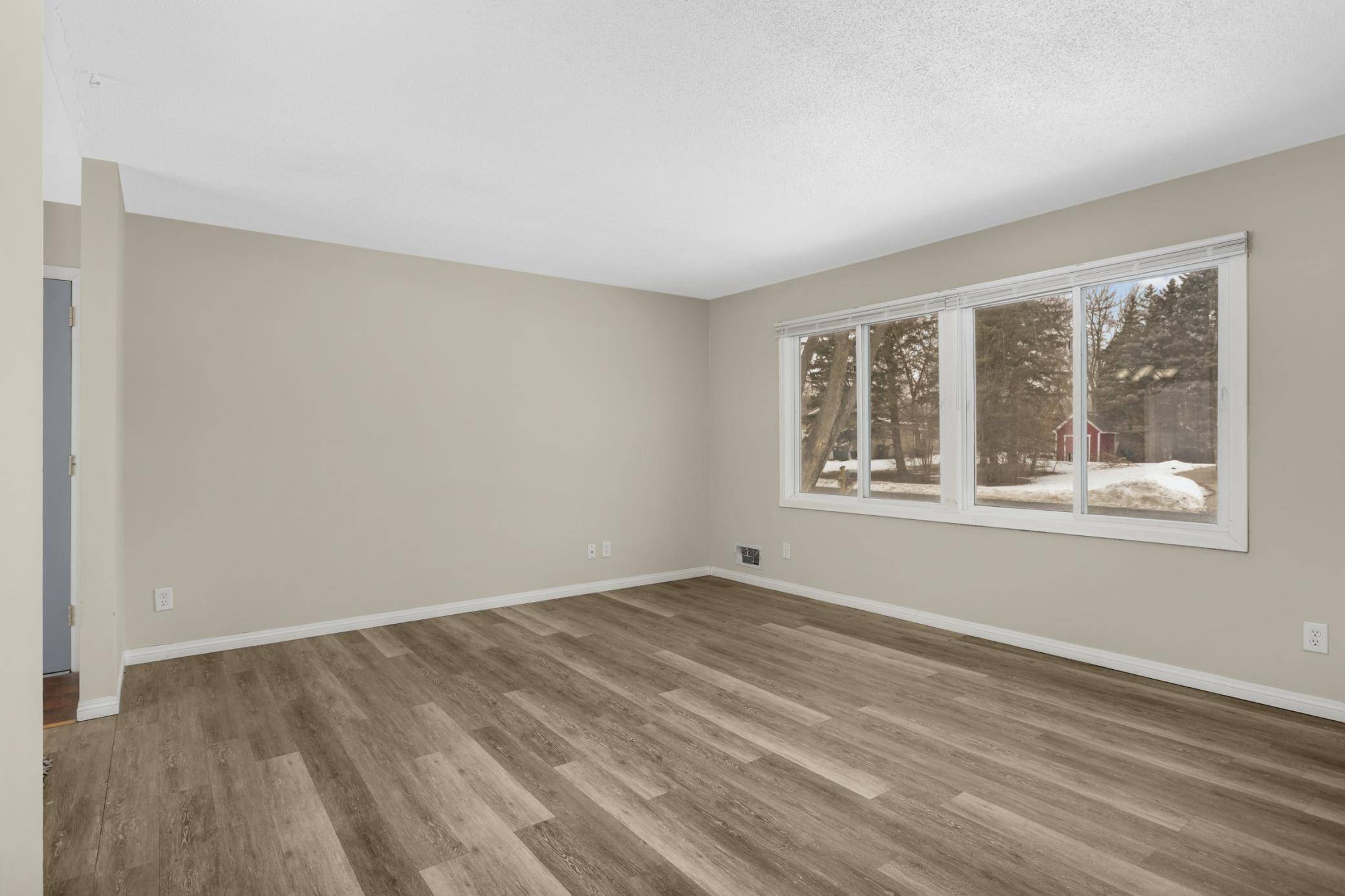 3958 Riverton AVE, Eagan, MN 55122