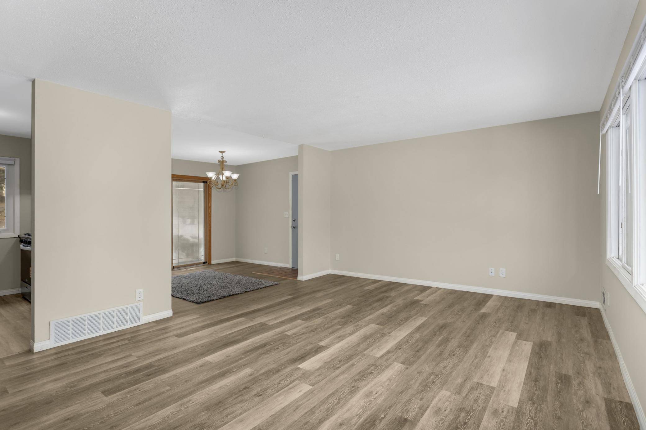 3958 Riverton AVE, Eagan, MN 55122