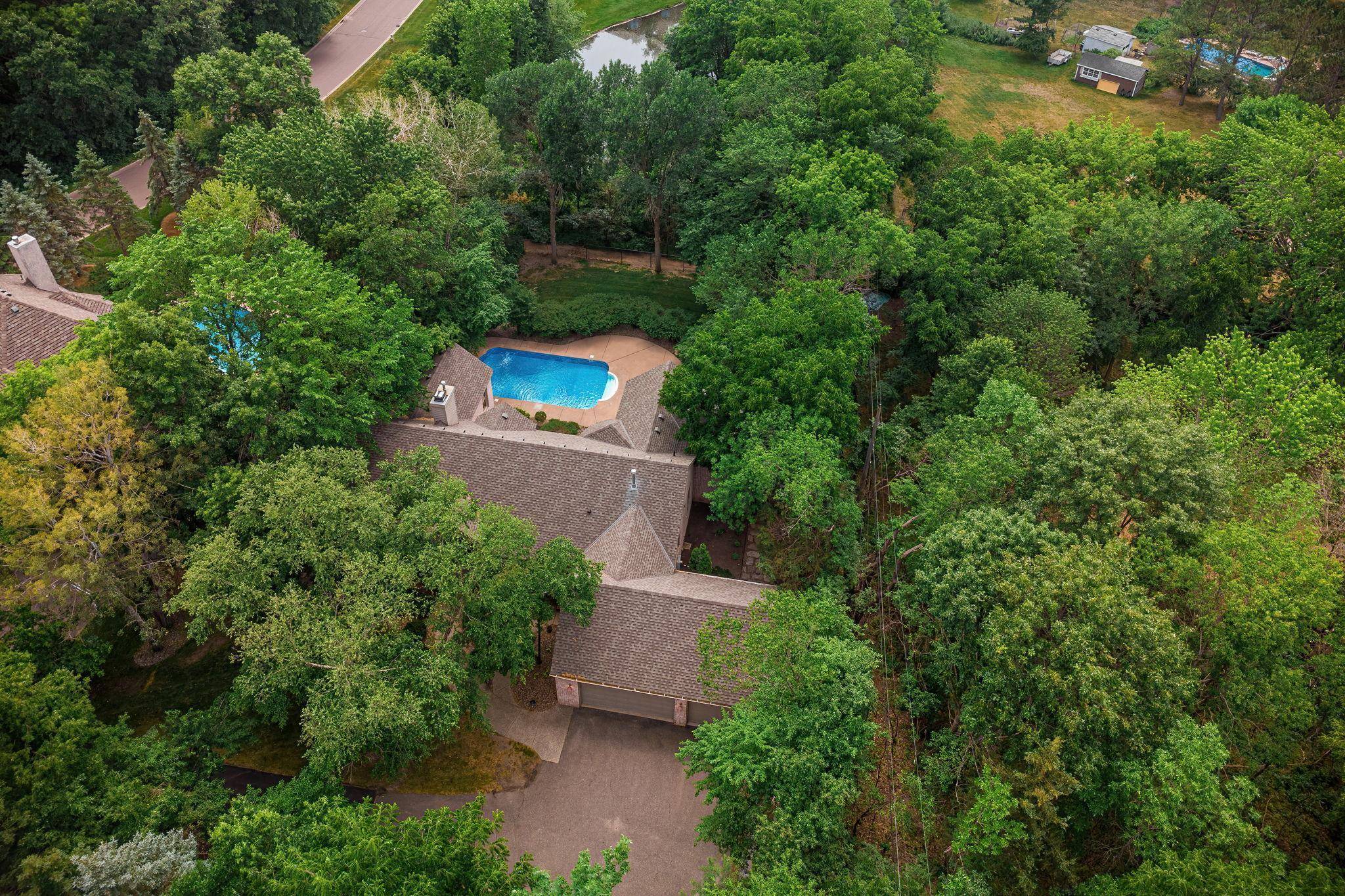 4902 Woodhurst LN, Minnetonka, MN 55345
