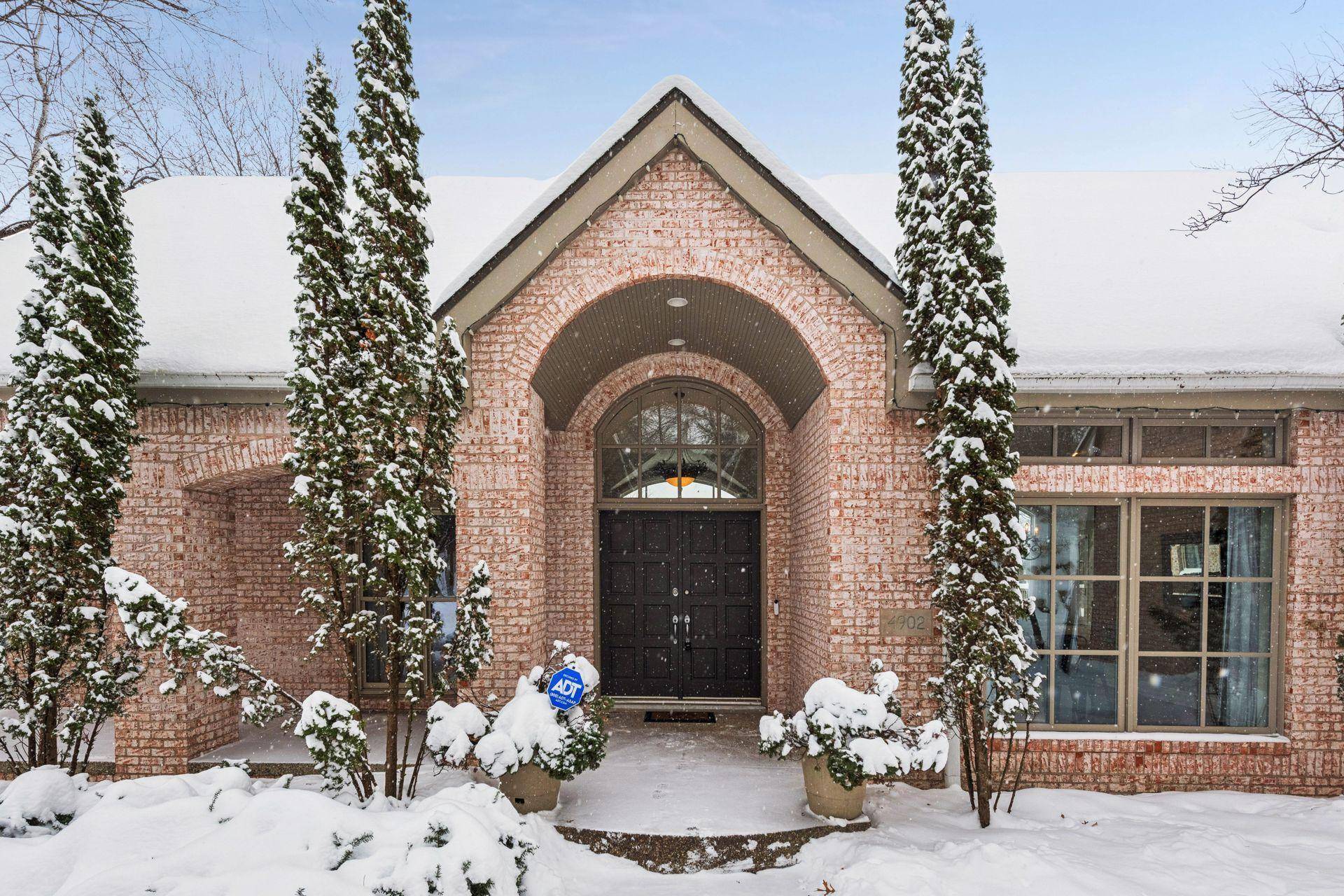4902 Woodhurst LN, Minnetonka, MN 55345