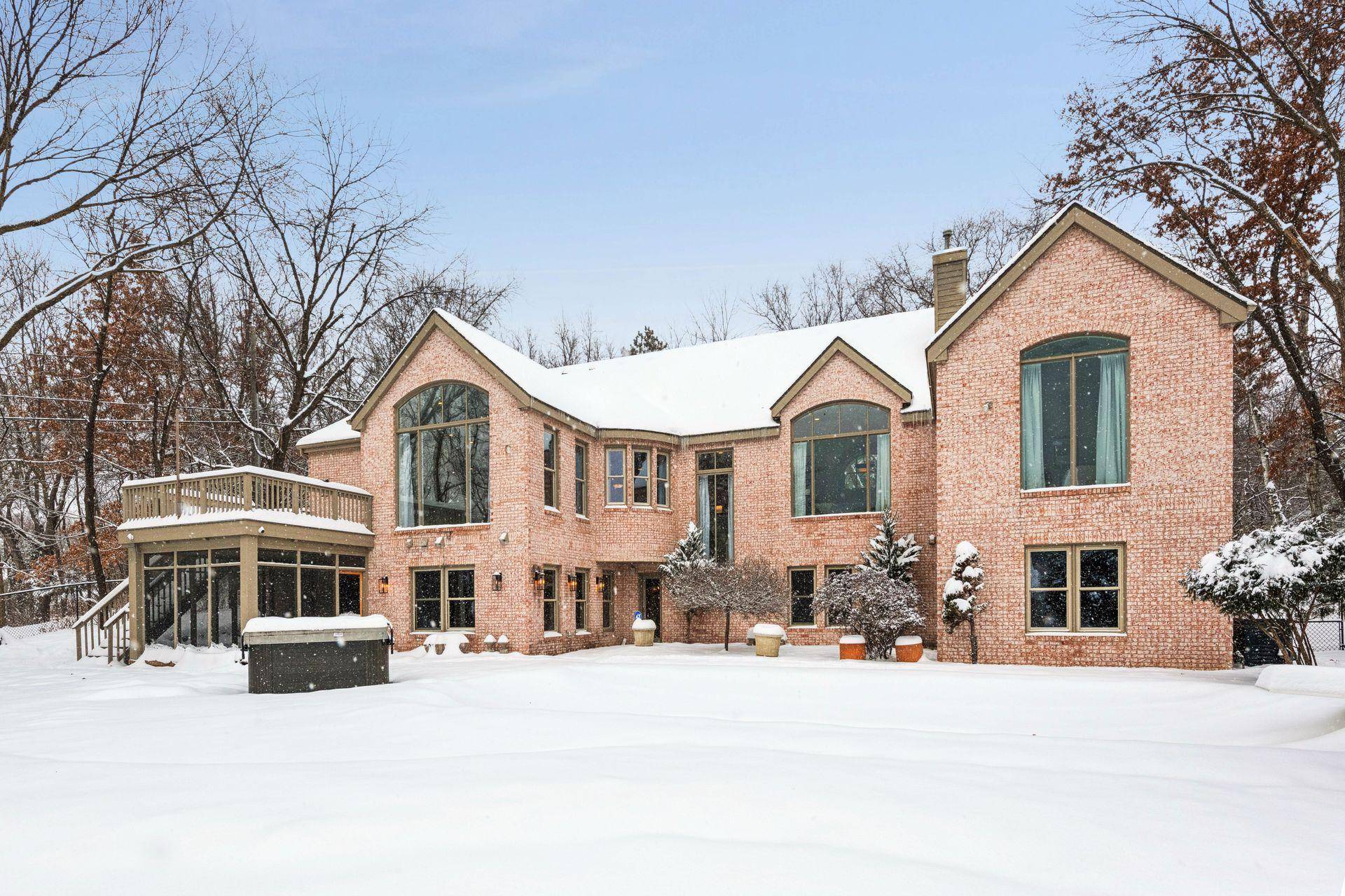 4902 Woodhurst LN, Minnetonka, MN 55345