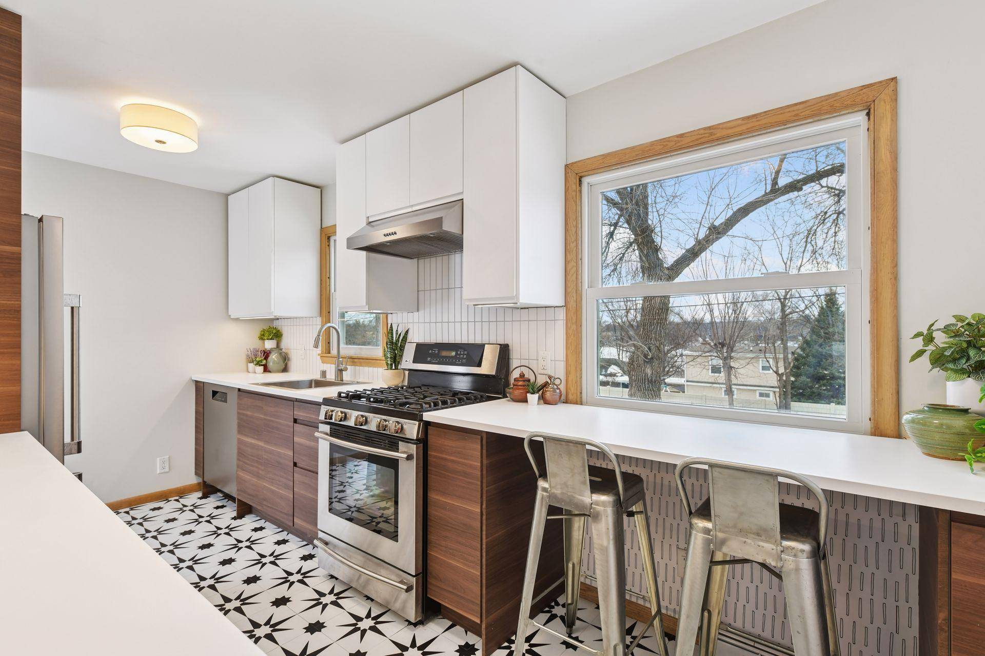 9015 Stanlen RD, Saint Louis Park, MN 55426