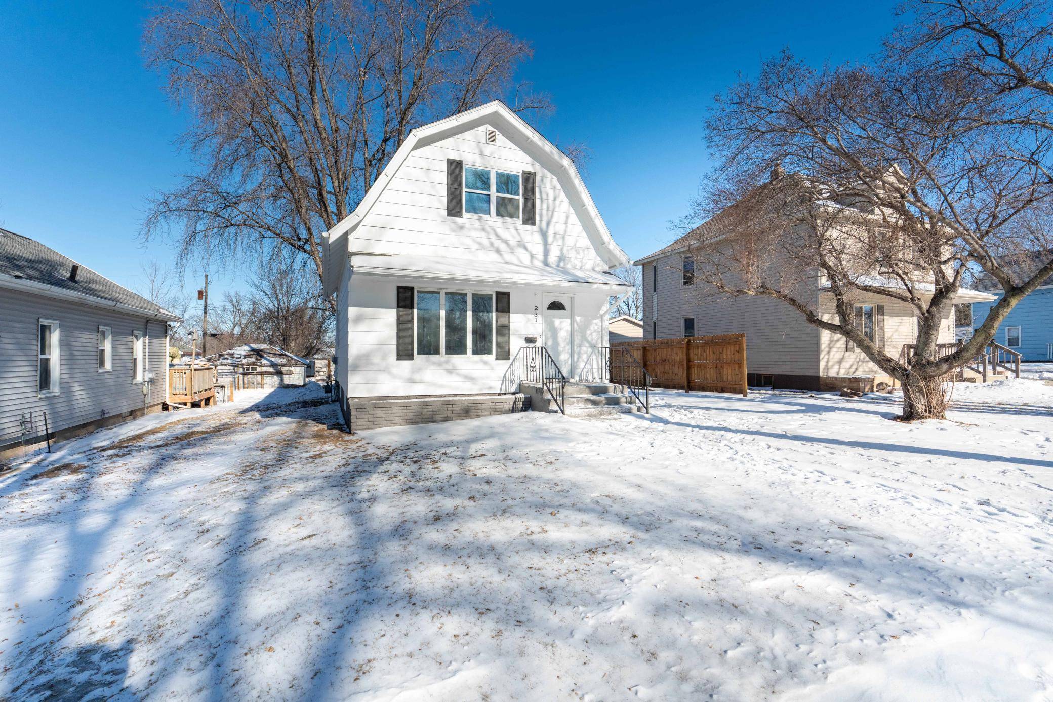 231 E Snelling AVE, Appleton, MN 56208