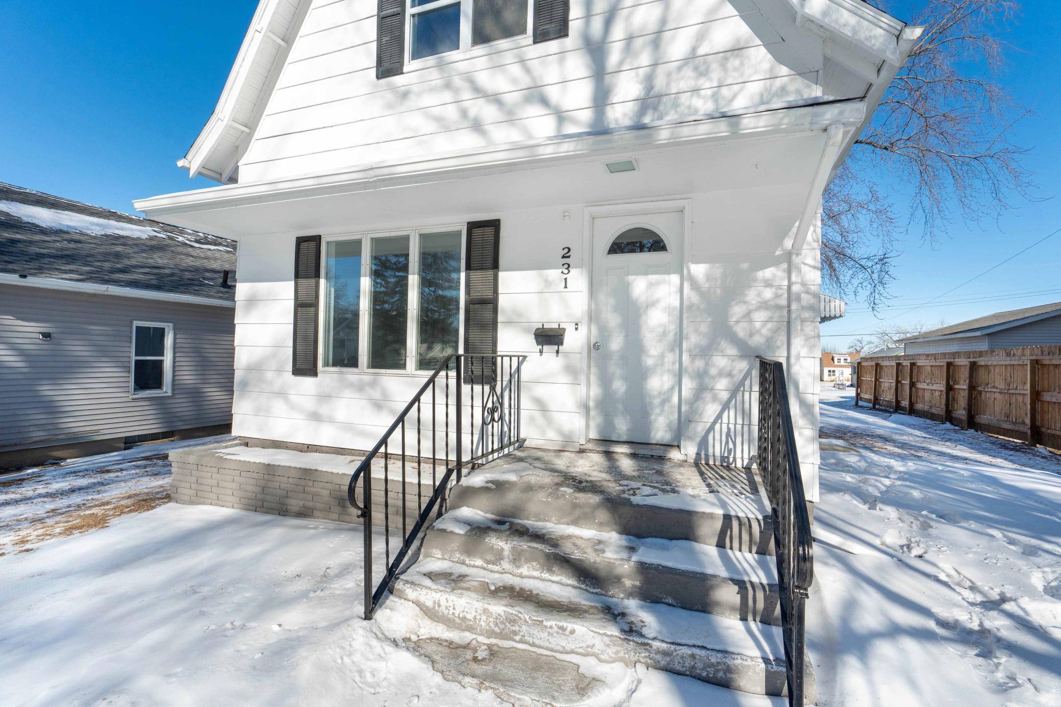 231 E Snelling AVE, Appleton, MN 56208