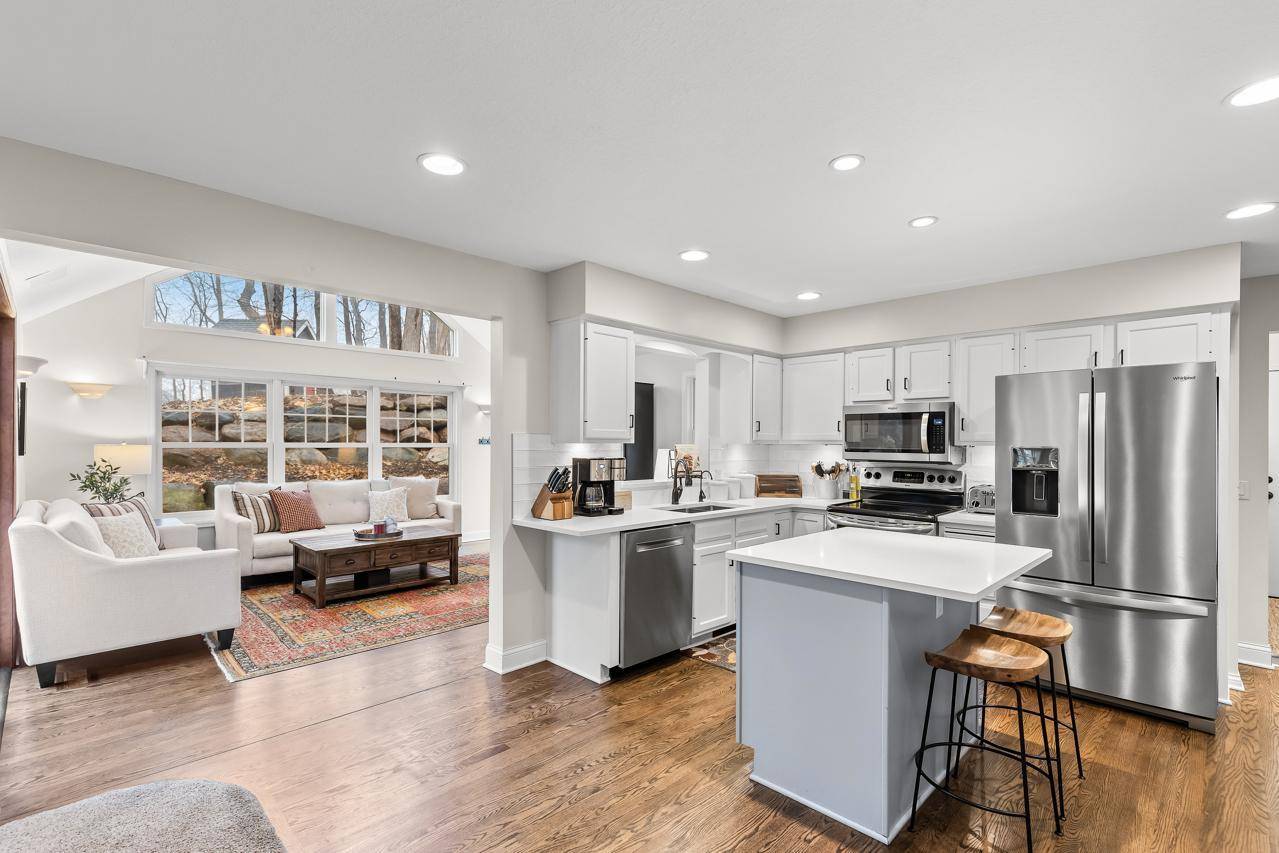 6204 Cascade PASS, Chanhassen, MN 55317